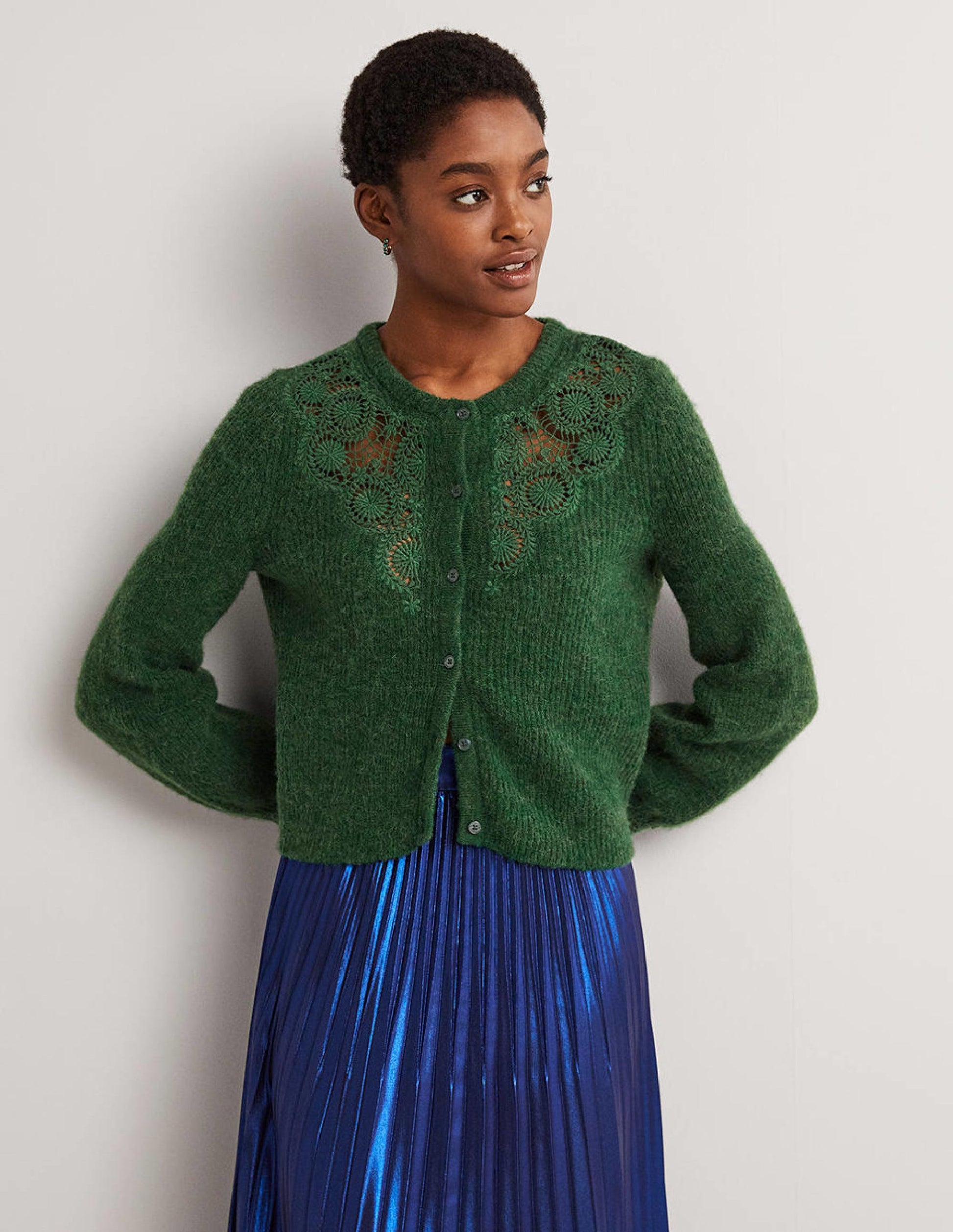 Detail Fluffy Cardigan-Hunter Green Embroidery-1