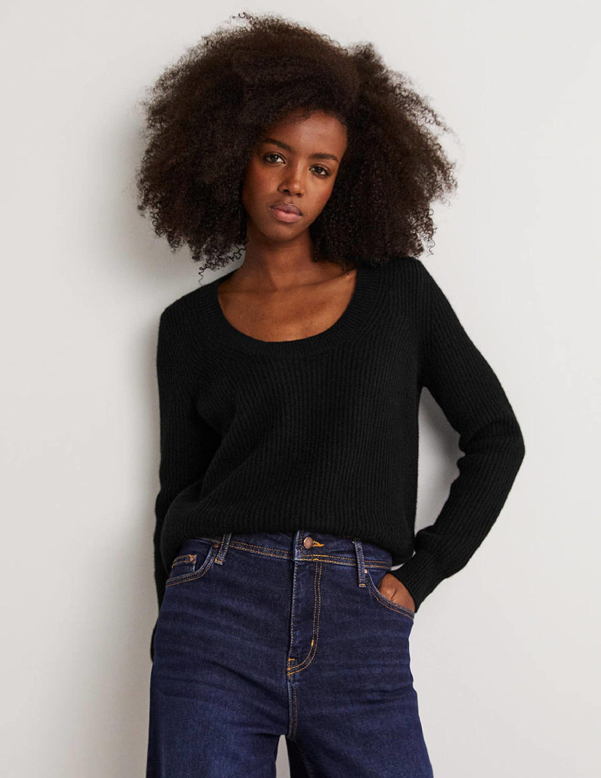 Cashmere Scoop Neck Jumper-Black - Image 1