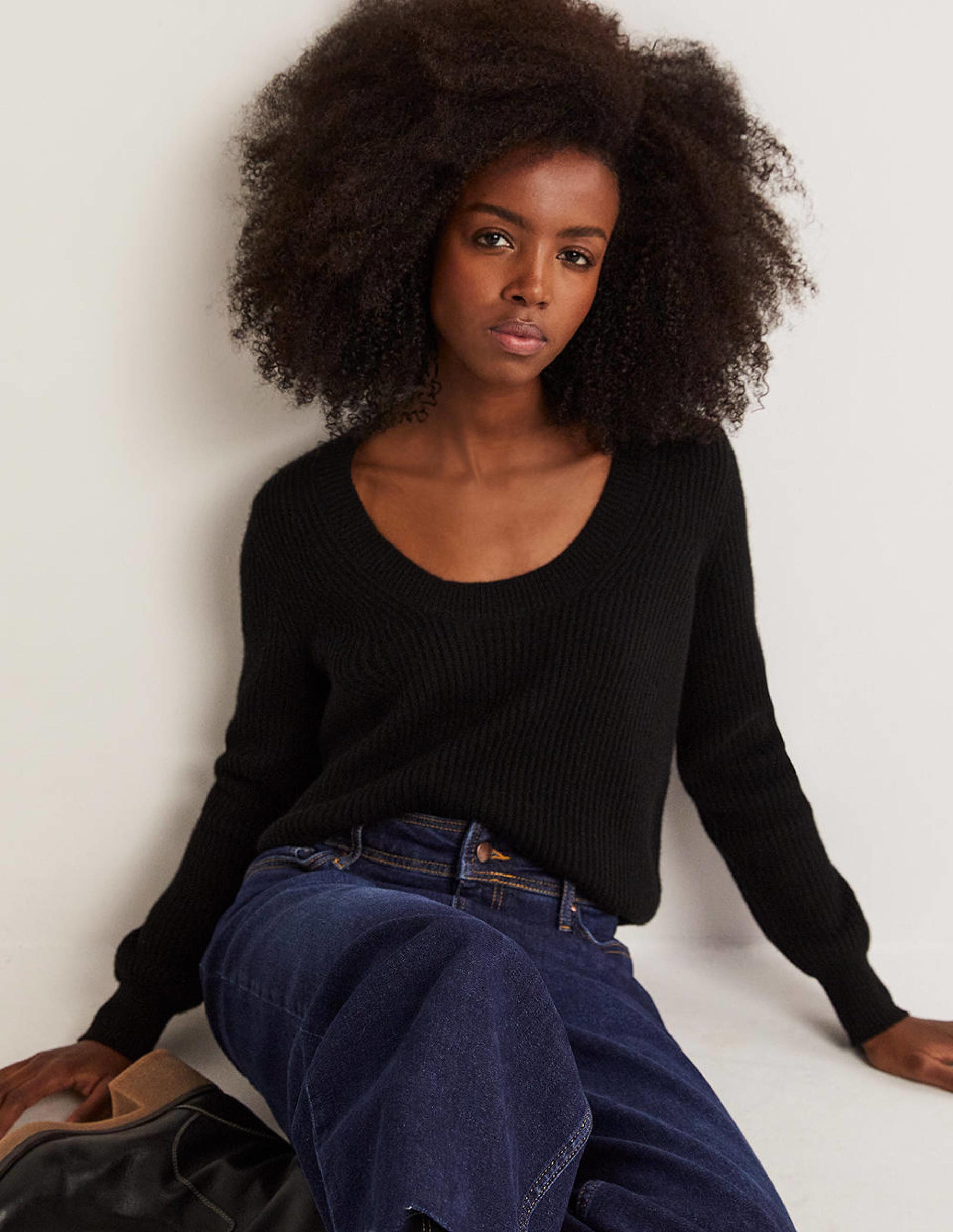 Cashmere Scoop Neck Jumper-Black - Image 5