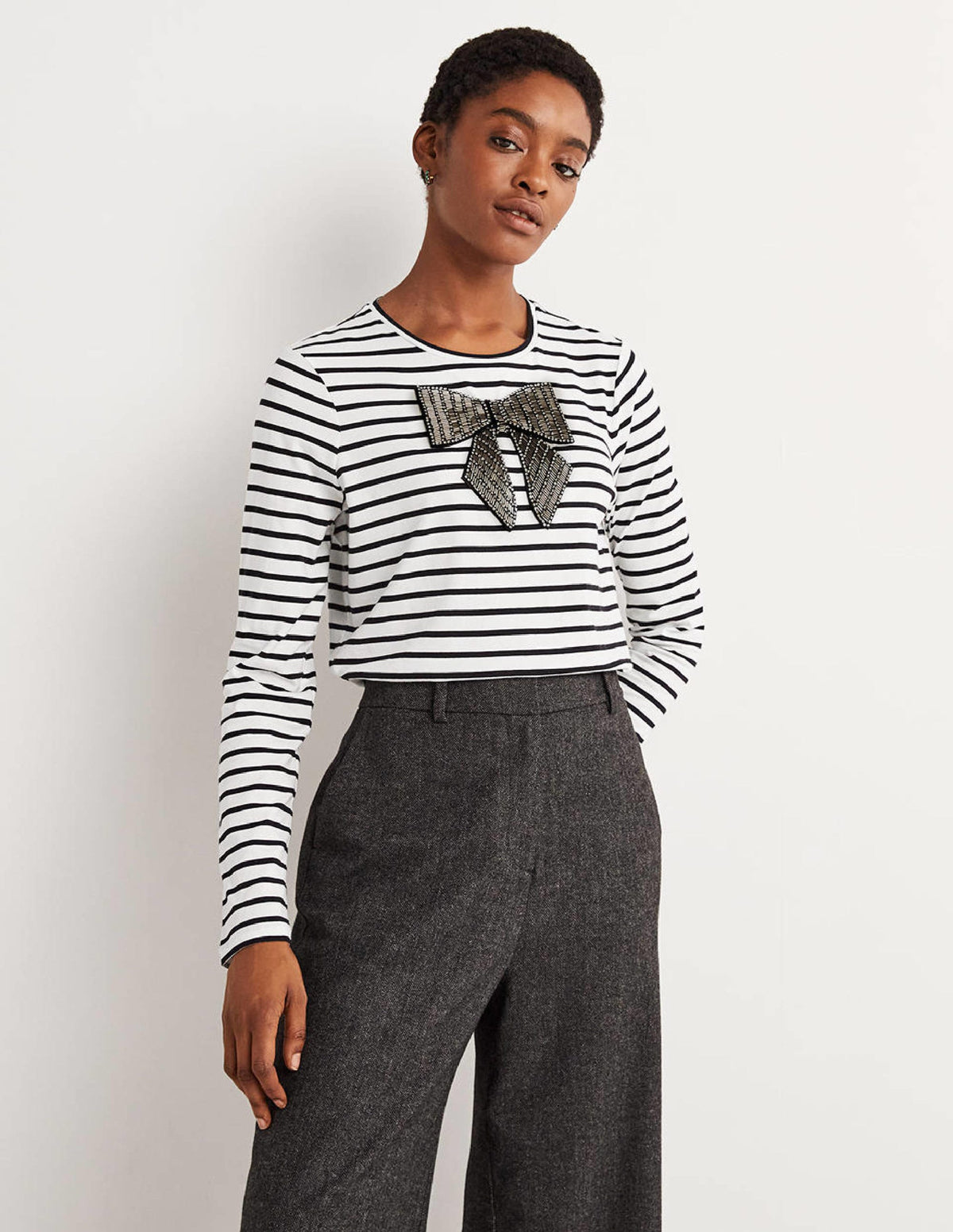Detail Breton Top-Ivory/ Black, Embellished bow-4