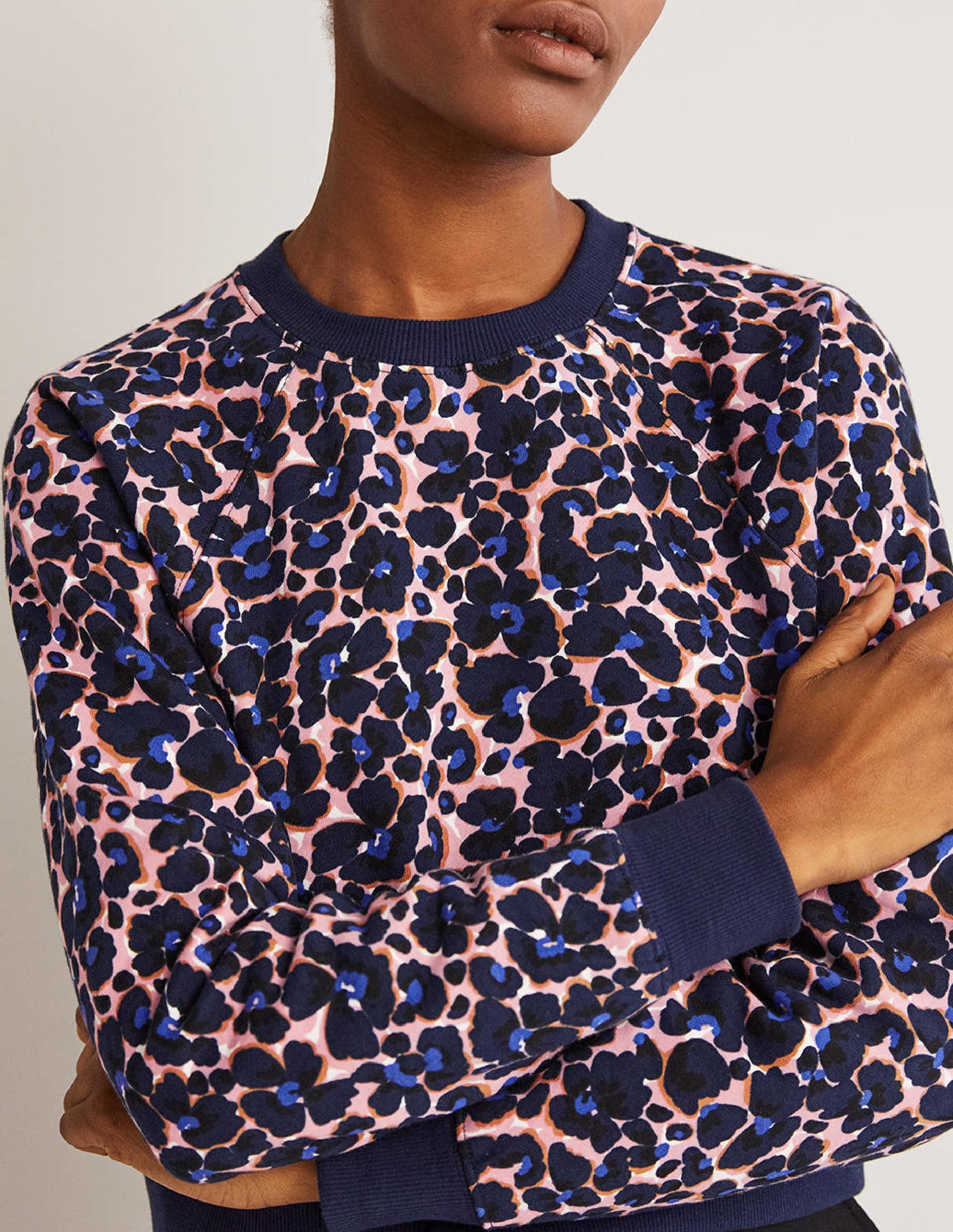Cropped Raglan Sweatshirt-French Navy, Abstract Bud - Image 2