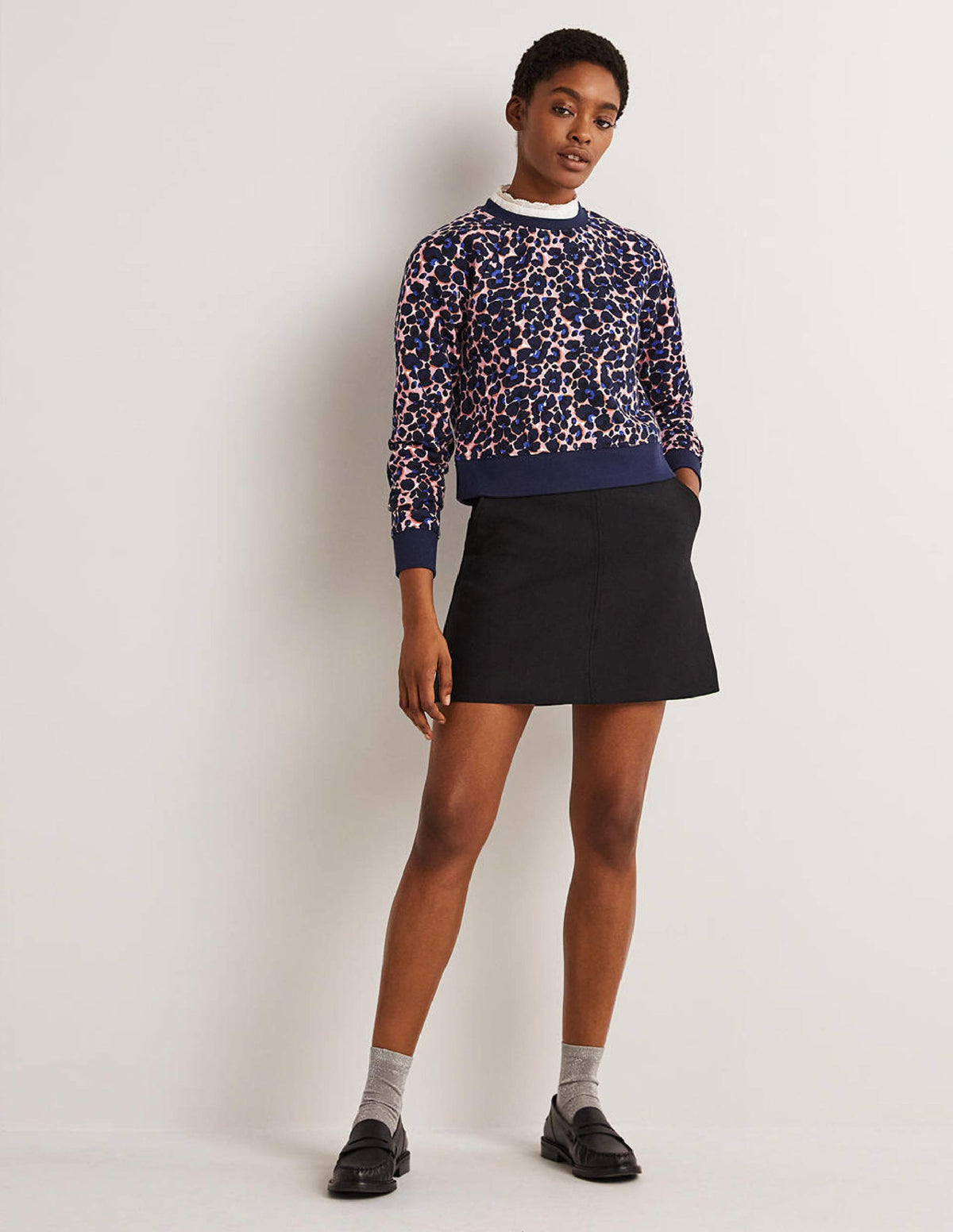 Cropped Raglan Sweatshirt-French Navy, Abstract Bud - Image 5
