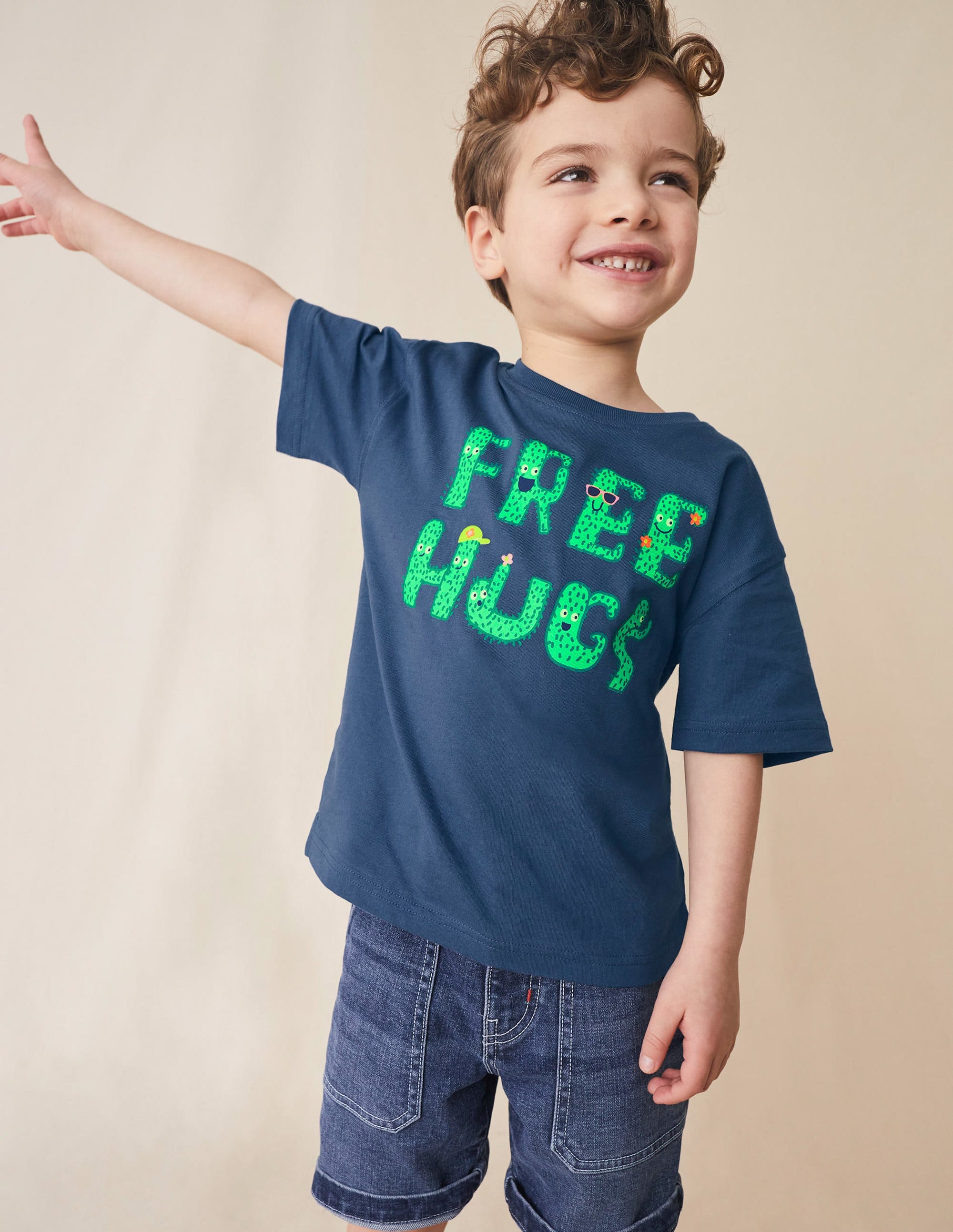 Graphic T-shirt-Robot Blue Free Hugs - Image 4