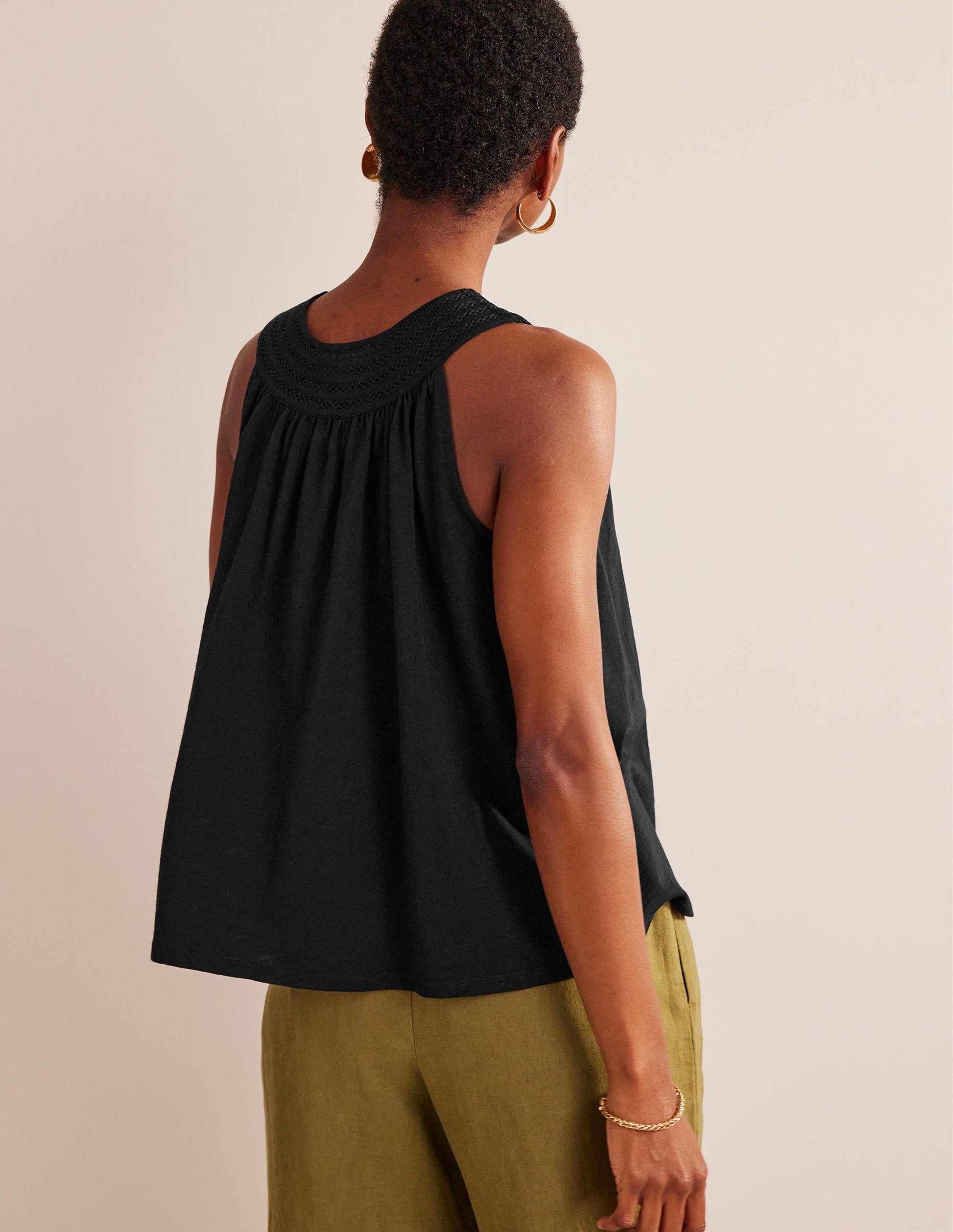 Trim Neck Jersey Swing Top-Black-3