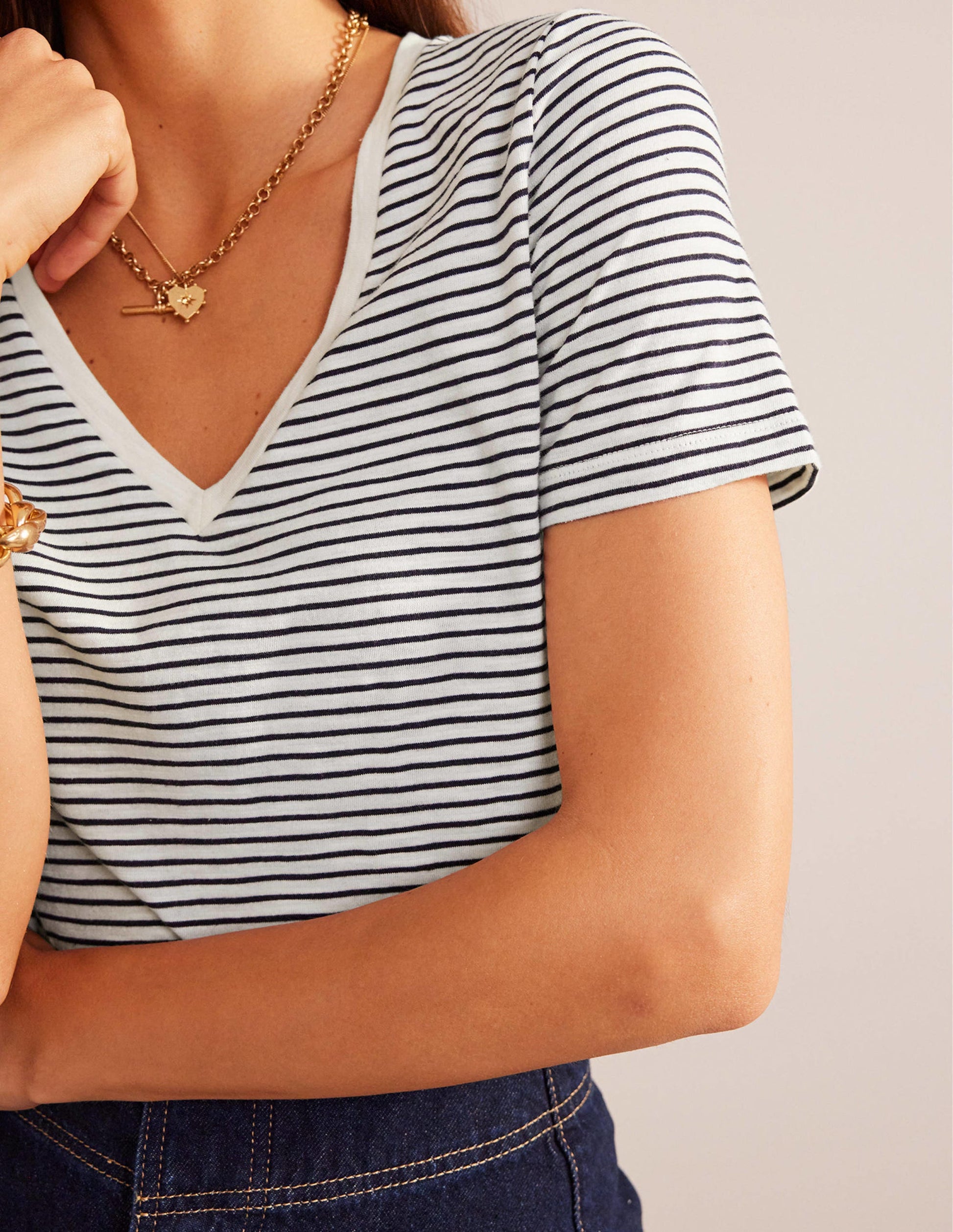 Regular V-Neck Slub T-shirt-Ivory, Navy-2