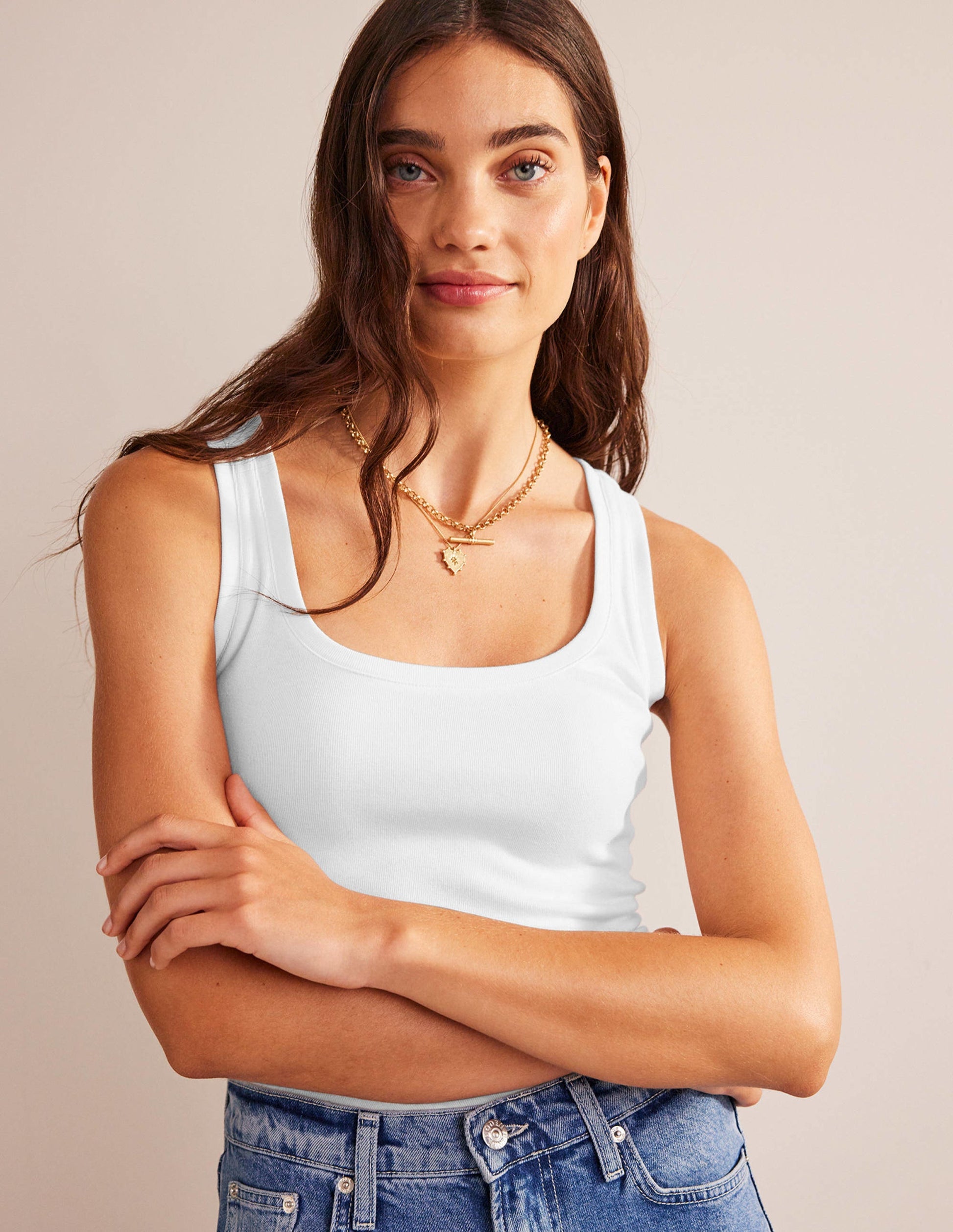 Essential Scoop-Neck Vest-White-1