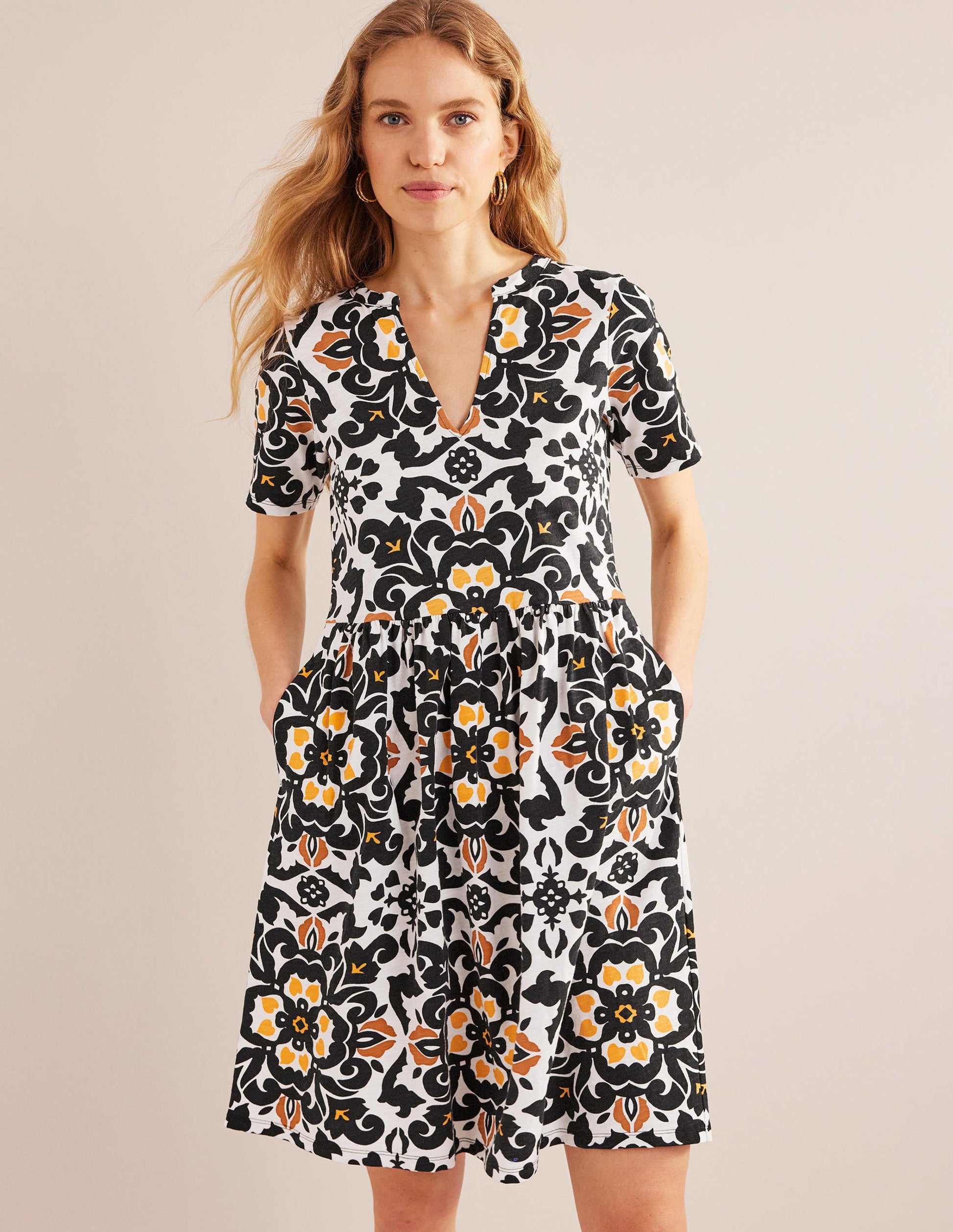 Easy Notch Neck Jersey Dress-Black, Opulent Pome-4