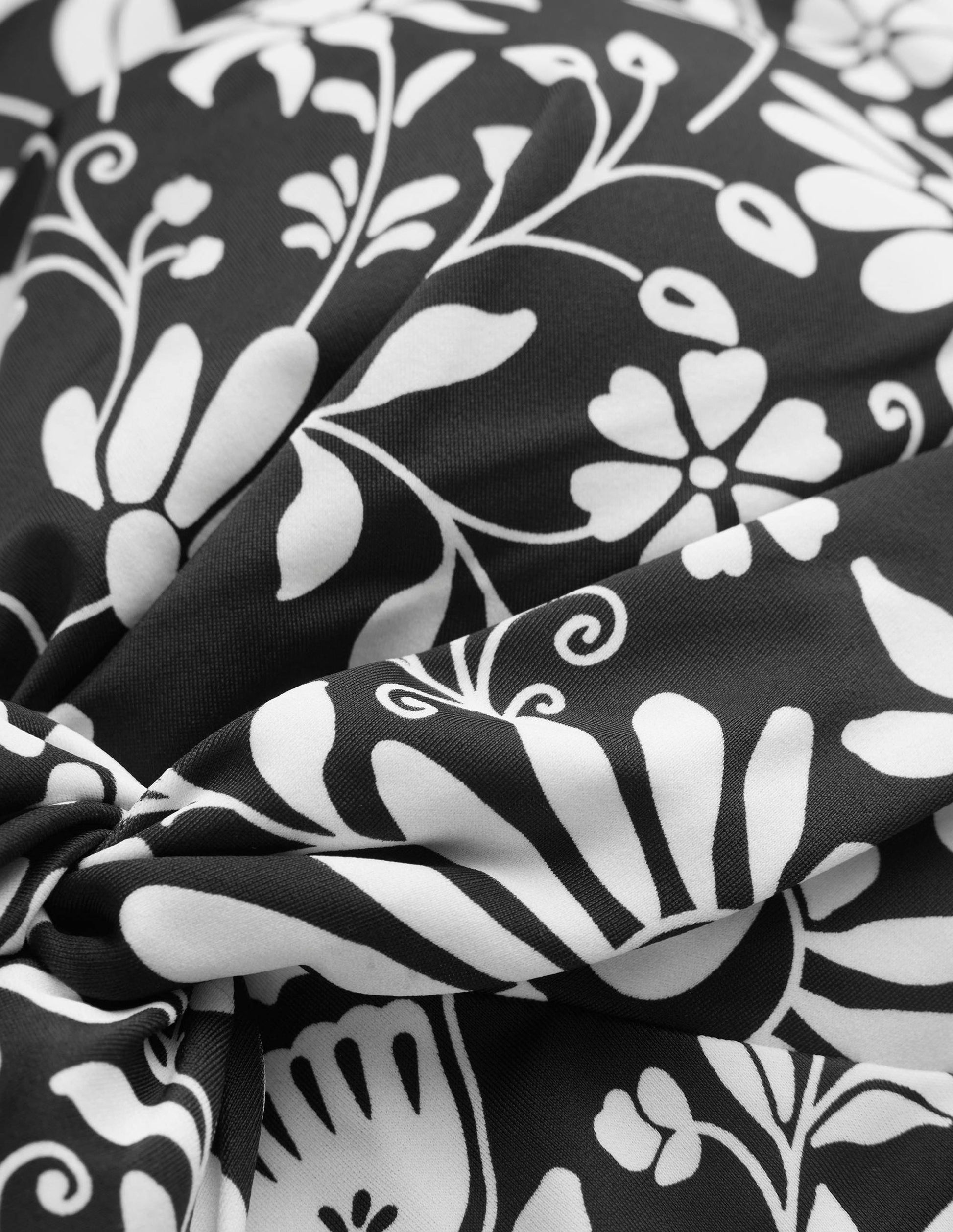 Twist Classic Swimsuit-Nero, Gardenia Sprig-8