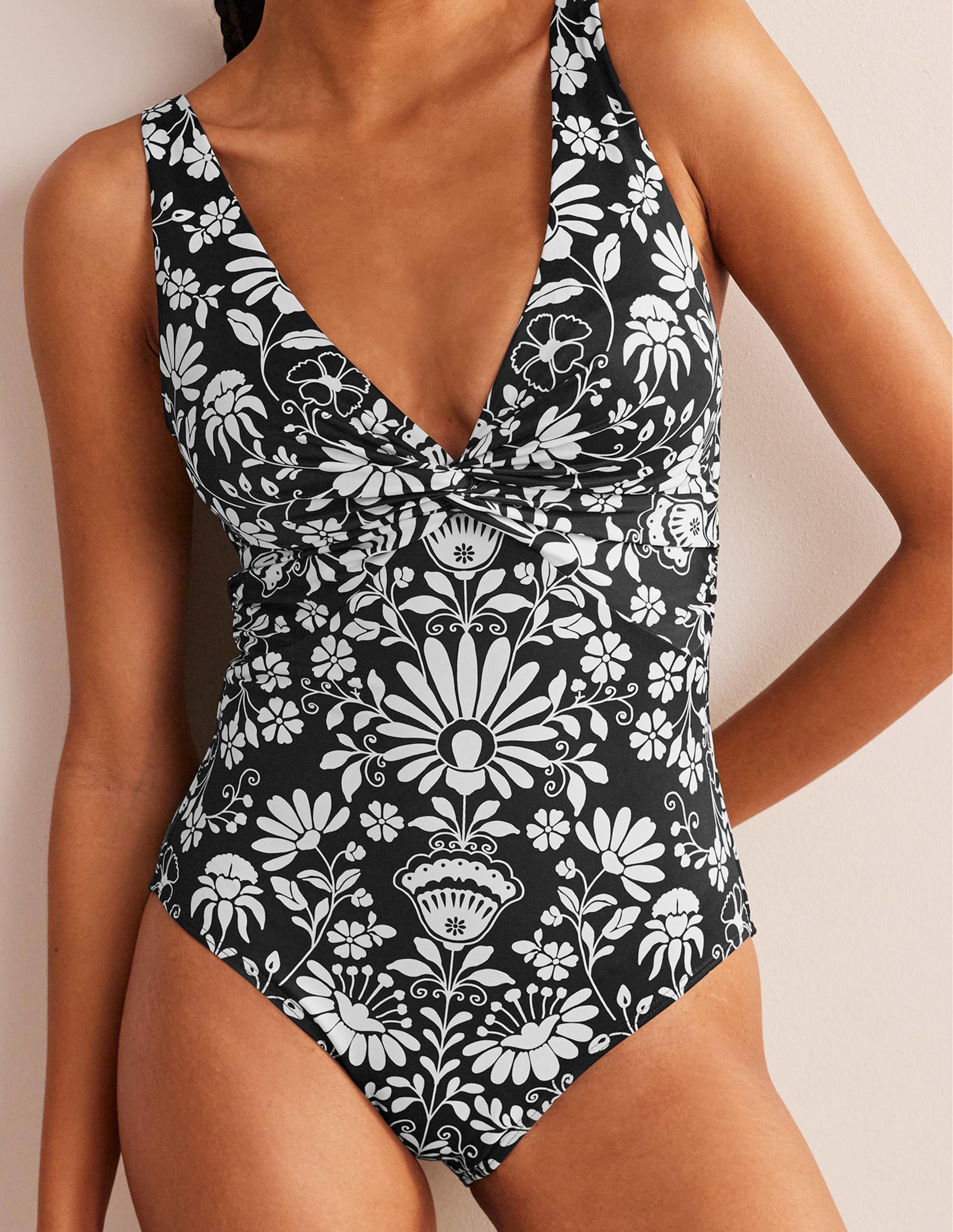 Twist Classic Swimsuit-Nero, Gardenia Sprig - Image 4