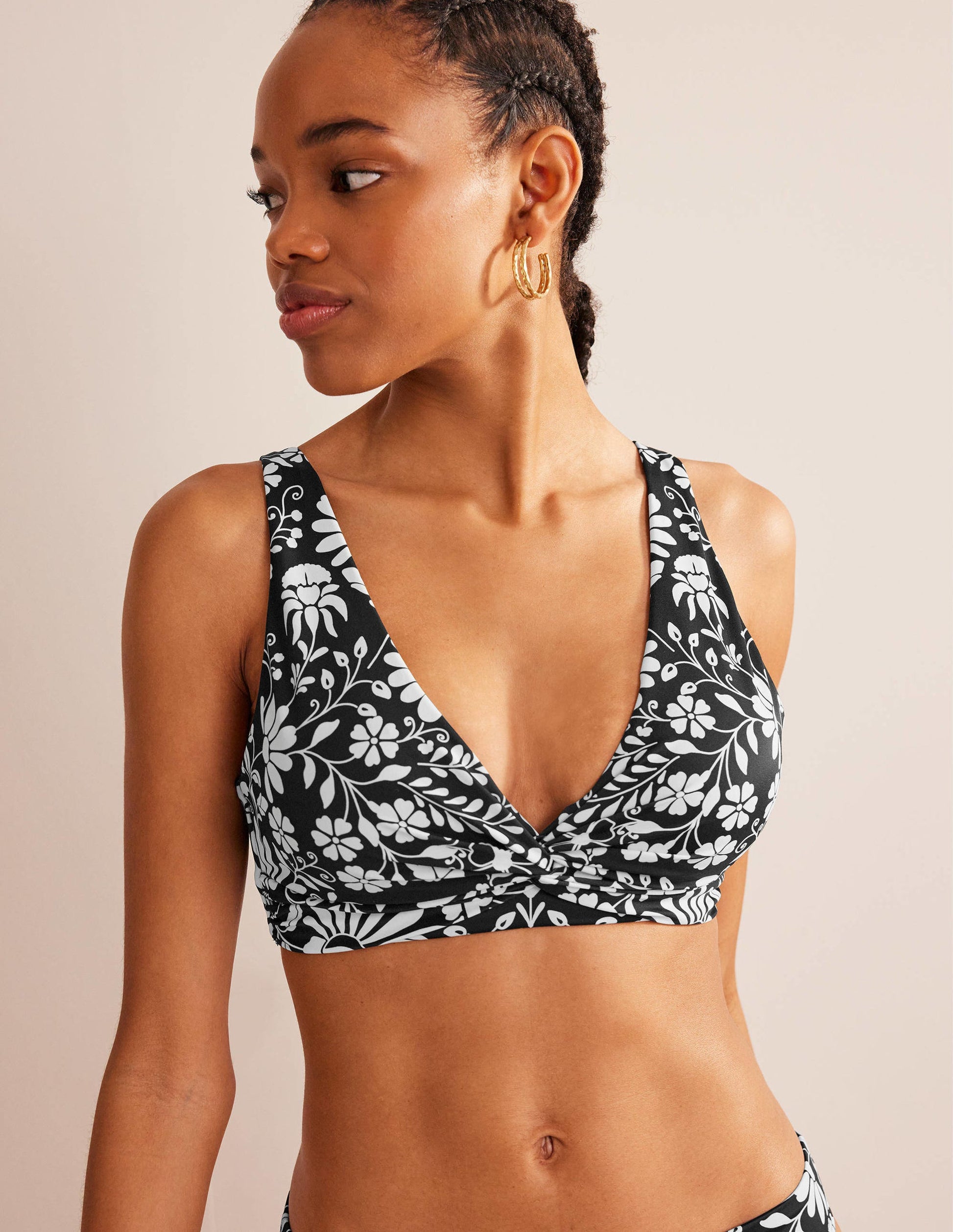 Twisted Classic Bikini Top-Nero, Gardenia Sprig-1
