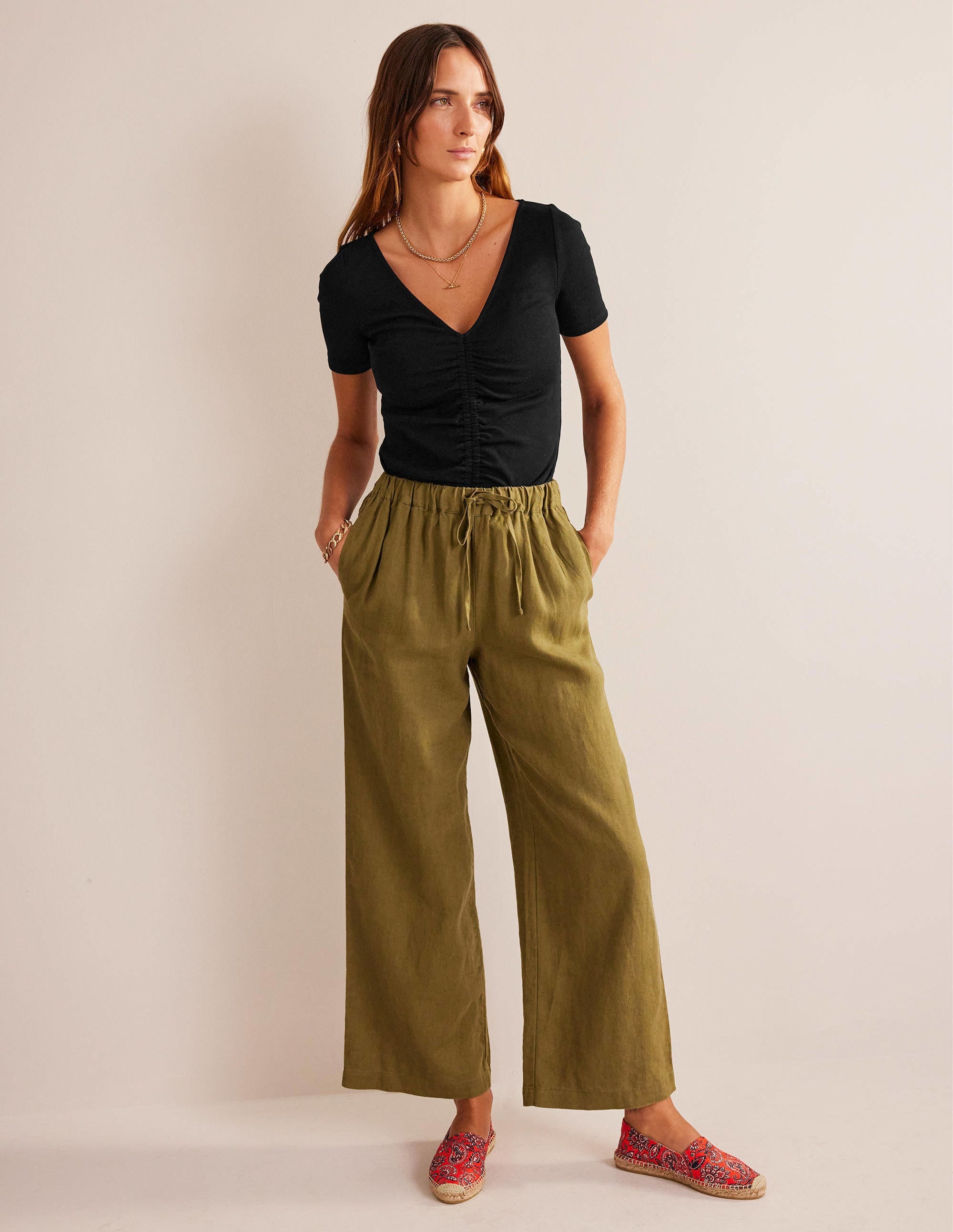 Ruched Front Rib T-shirt-Black - Image 4