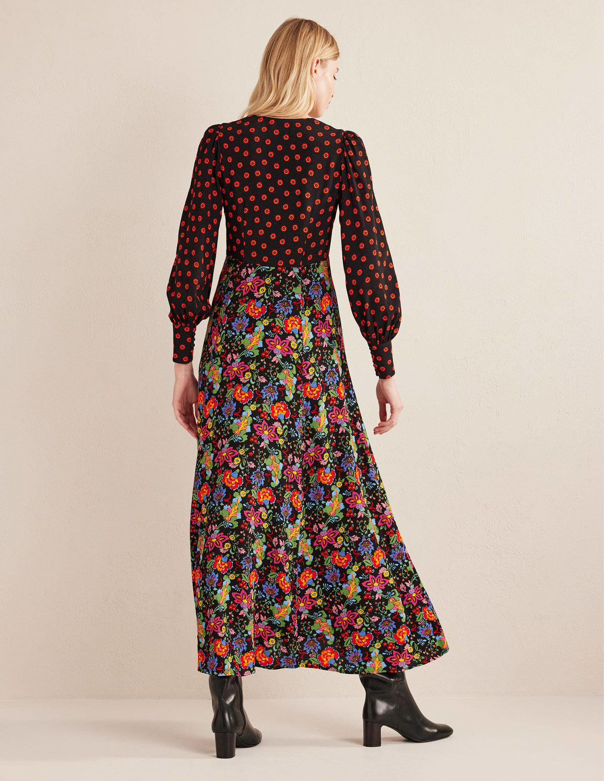 Blouson Sleeve Maxi Tea Dress-Black, Carnation Garden - Image 3