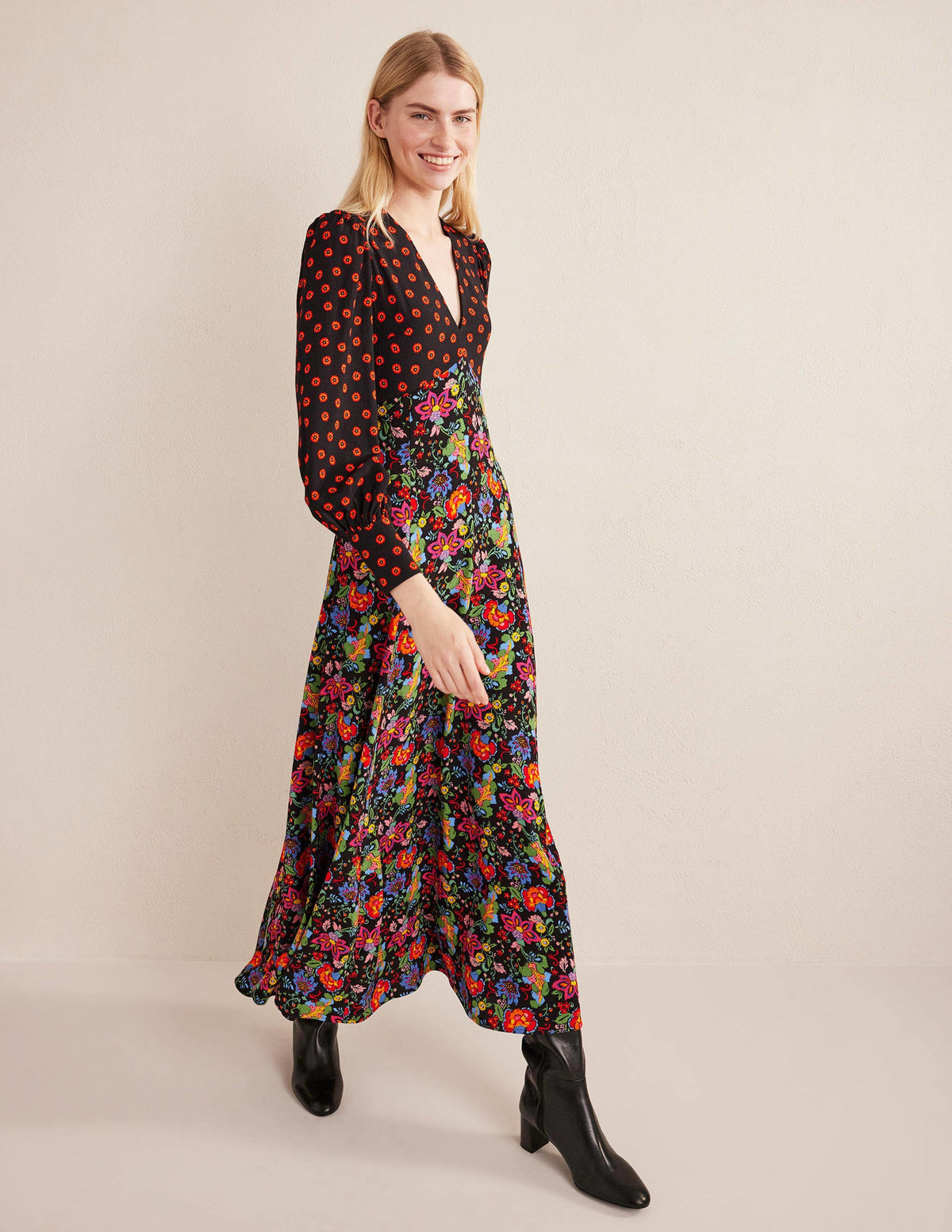 Blouson Sleeve Maxi Tea Dress-Black, Carnation Garden - Image 4
