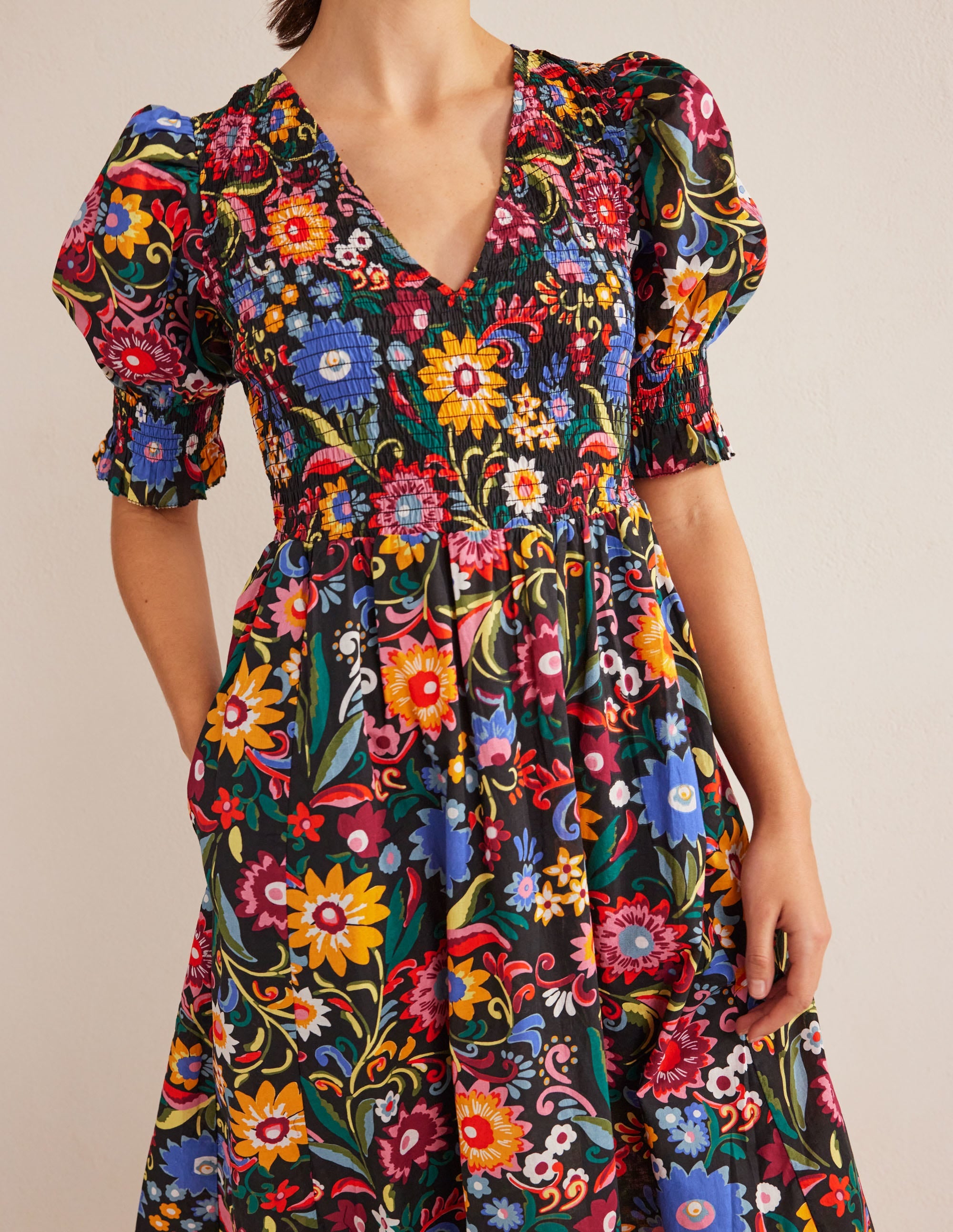 Smocked Linen Midi Dress-Black, Gardenia Pop - Image 5