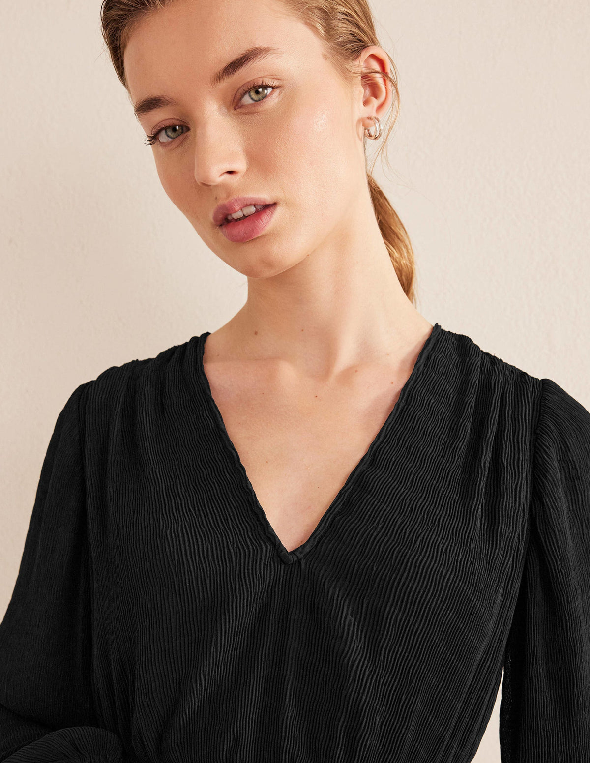 V-neck Plisse Mini Dress-Black - Image 2