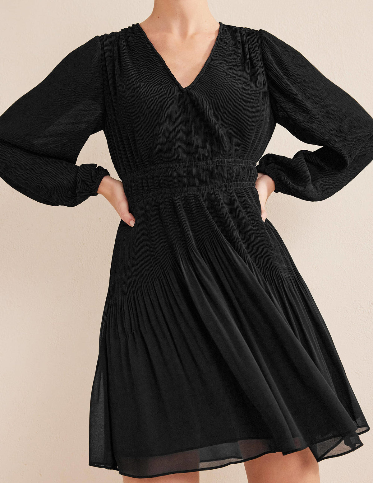 V-neck Plisse Mini Dress-Black-4
