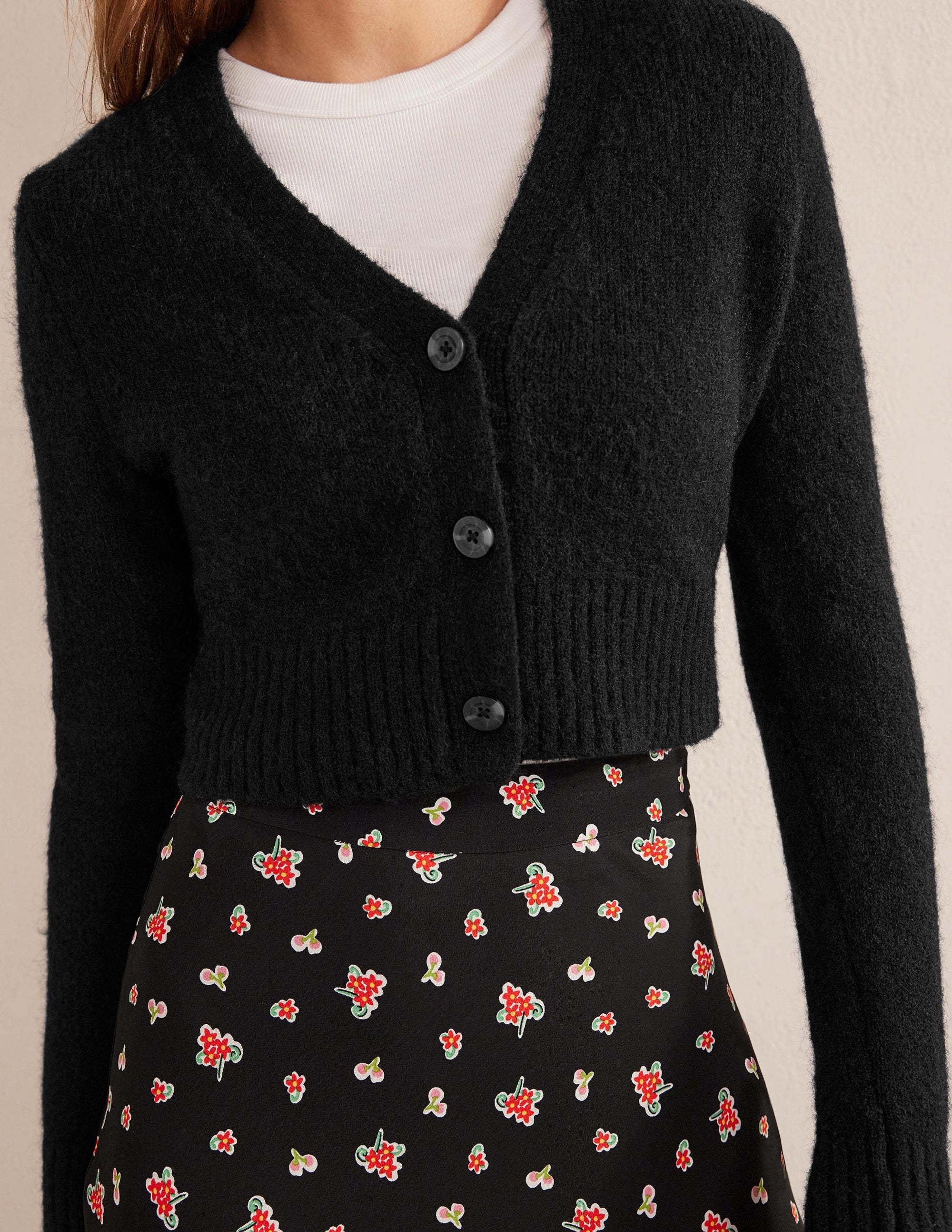 Fluffy Cropped V-Neck Cardigan-Black - Image 2