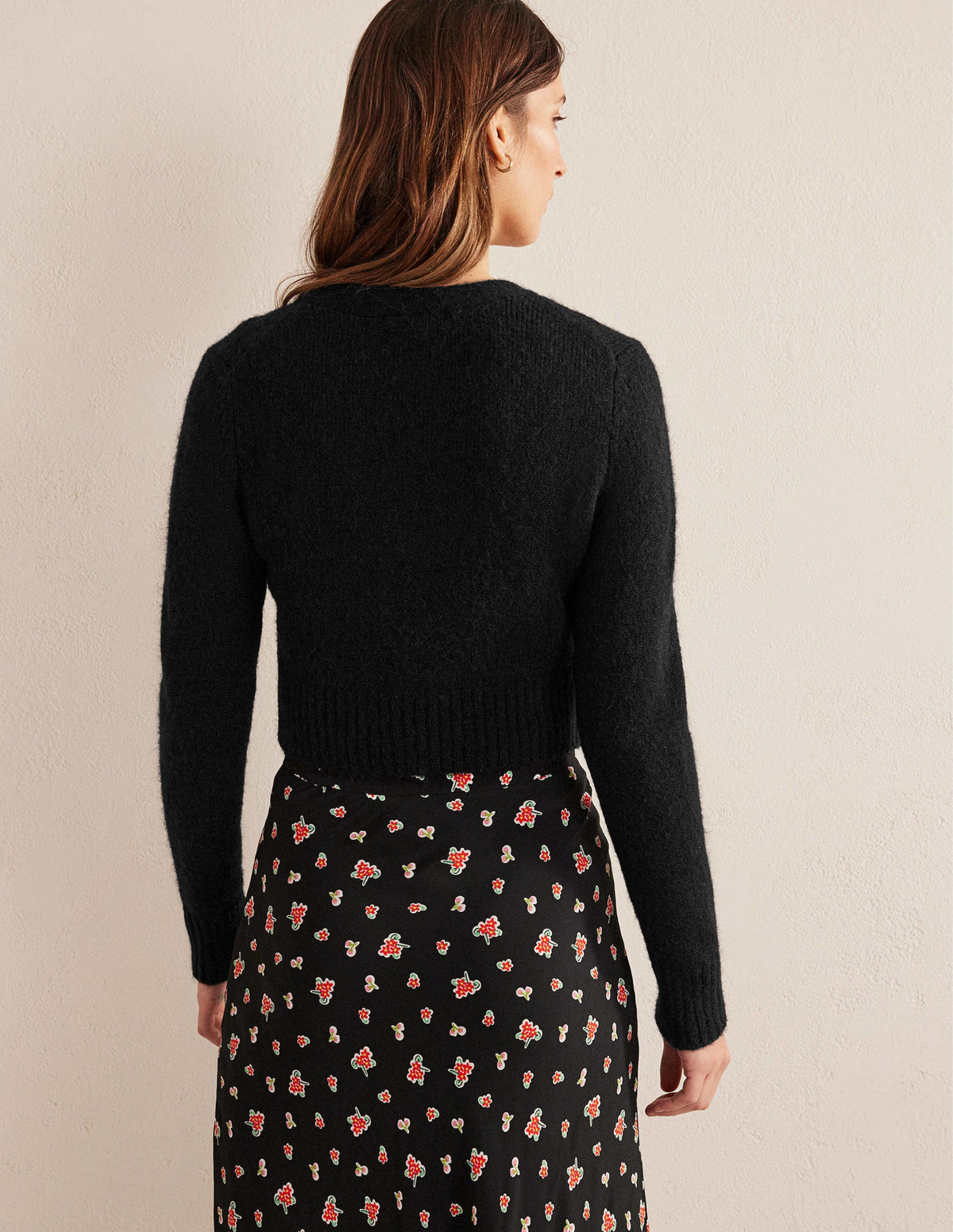 Fluffy Cropped V-Neck Cardigan-Black - Image 3