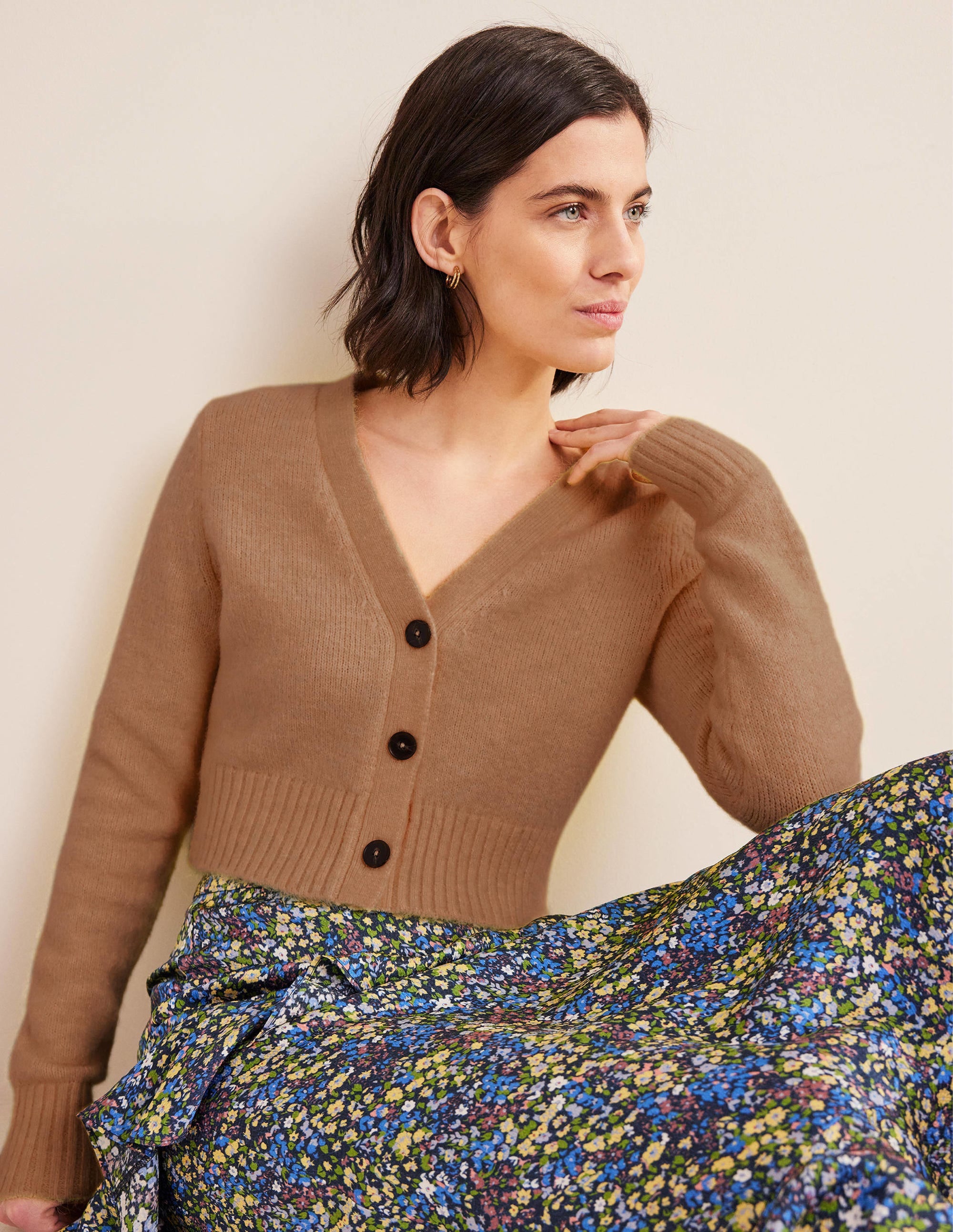 Fluffy Cropped V-Neck Cardigan-Camel Melange - Image 5