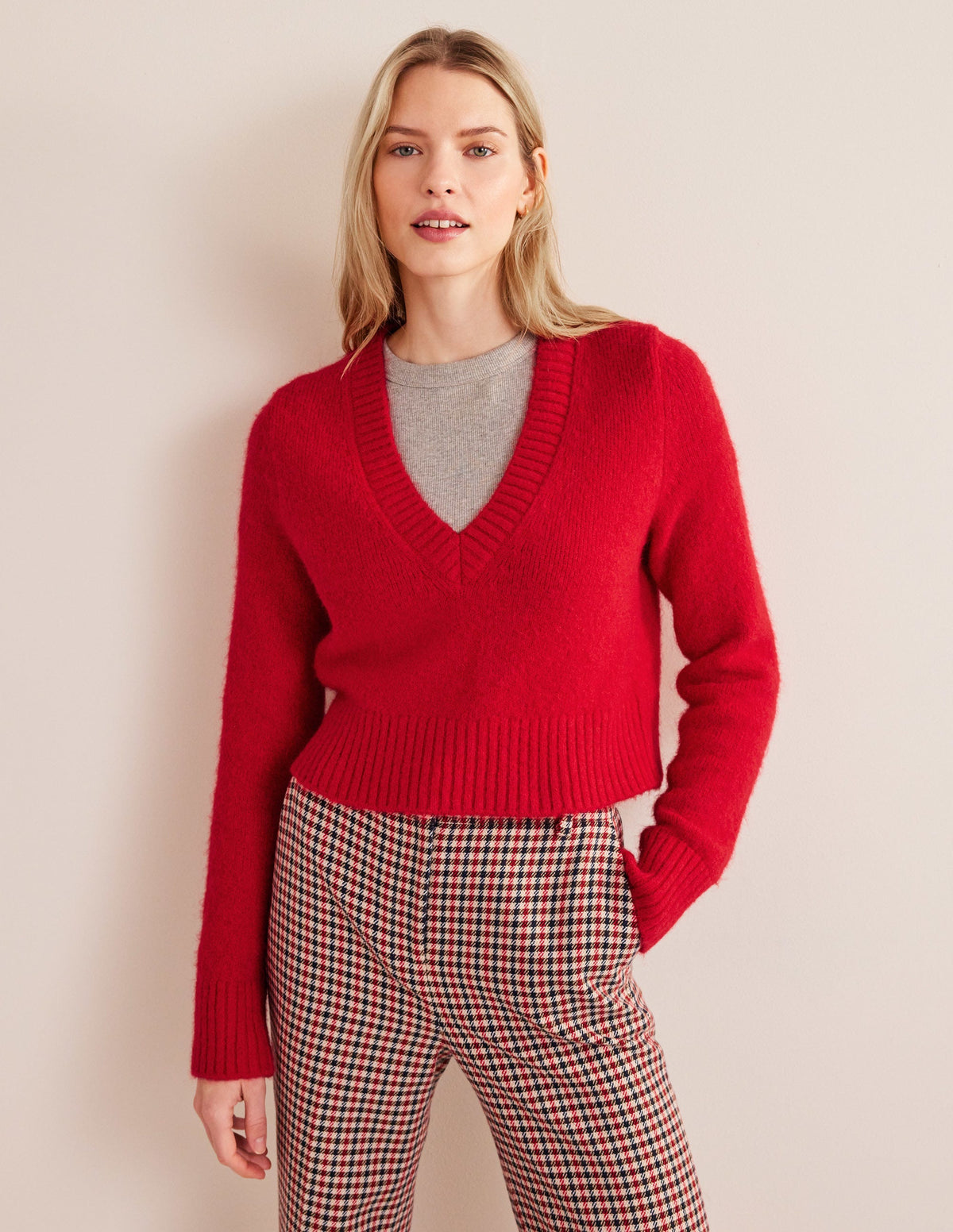 Fluffy Cropped V-Neck Jumper-Crimson - Image 4