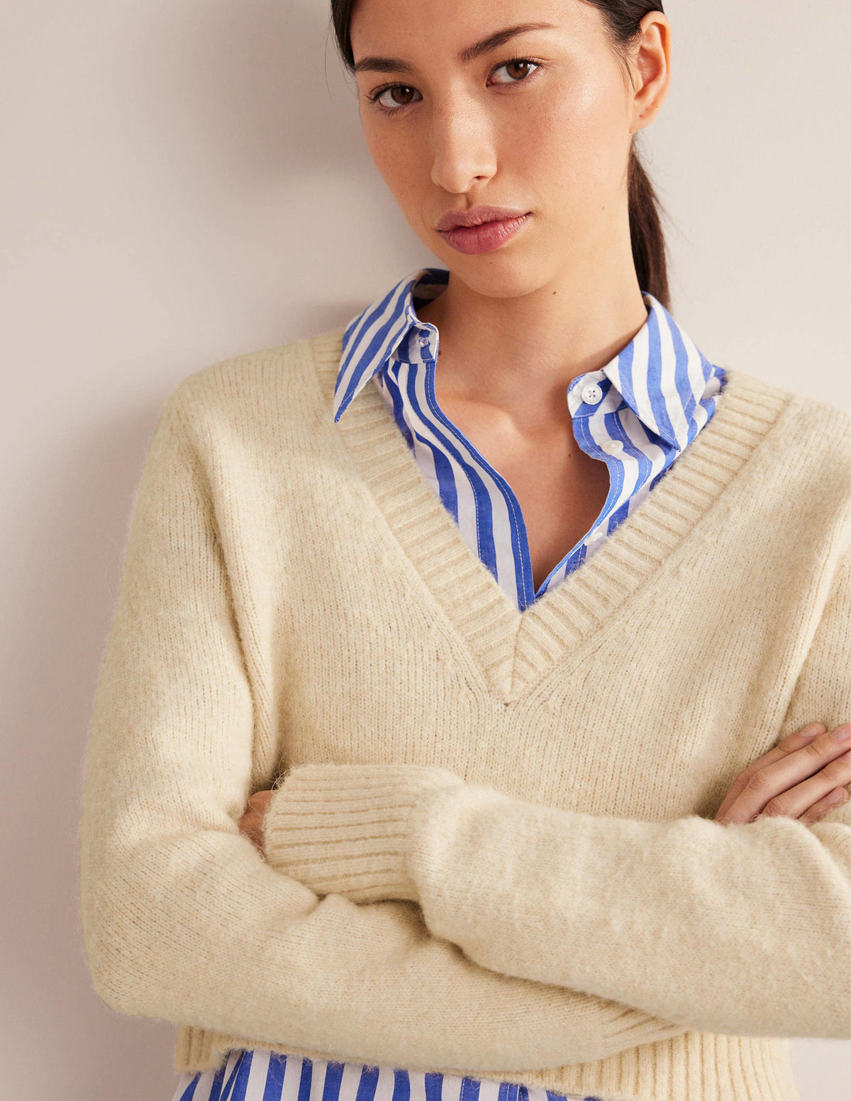 Fluffy Cropped V-Neck Jumper-Rope - Image 4