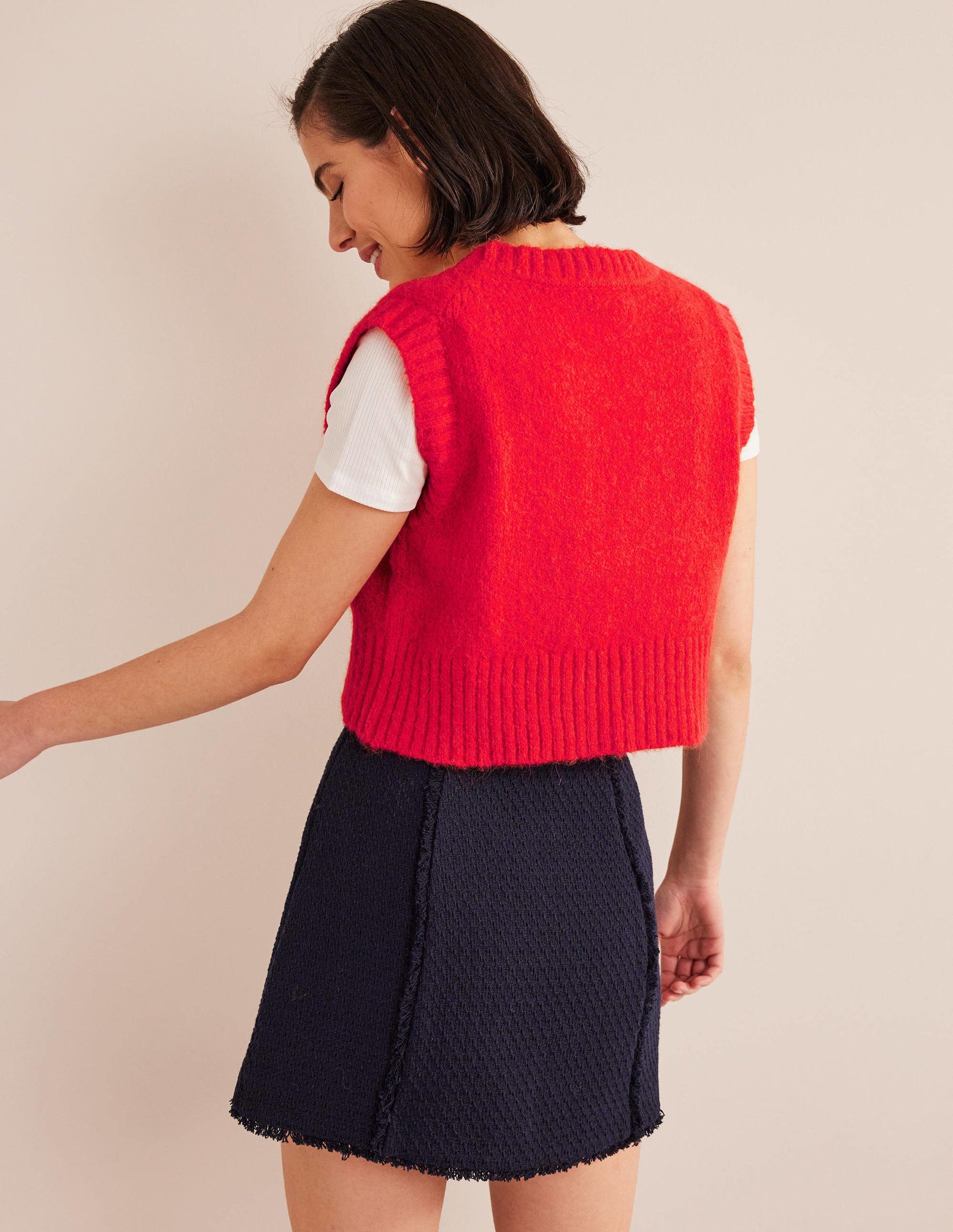 Fluffy Cropped V-Neck Tank Top-Tomato-3