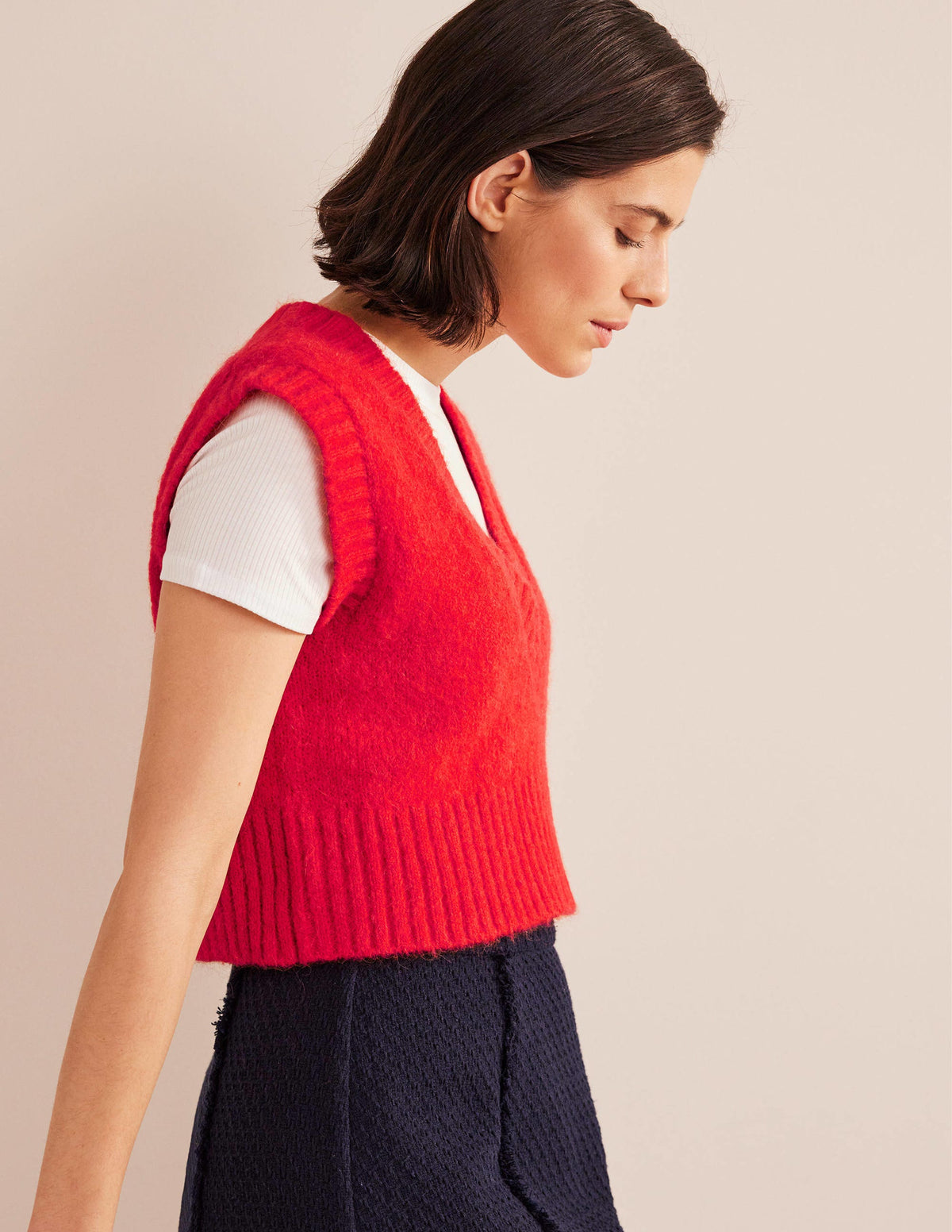 Fluffy Cropped V-Neck Tank Top-Tomato - Image 4