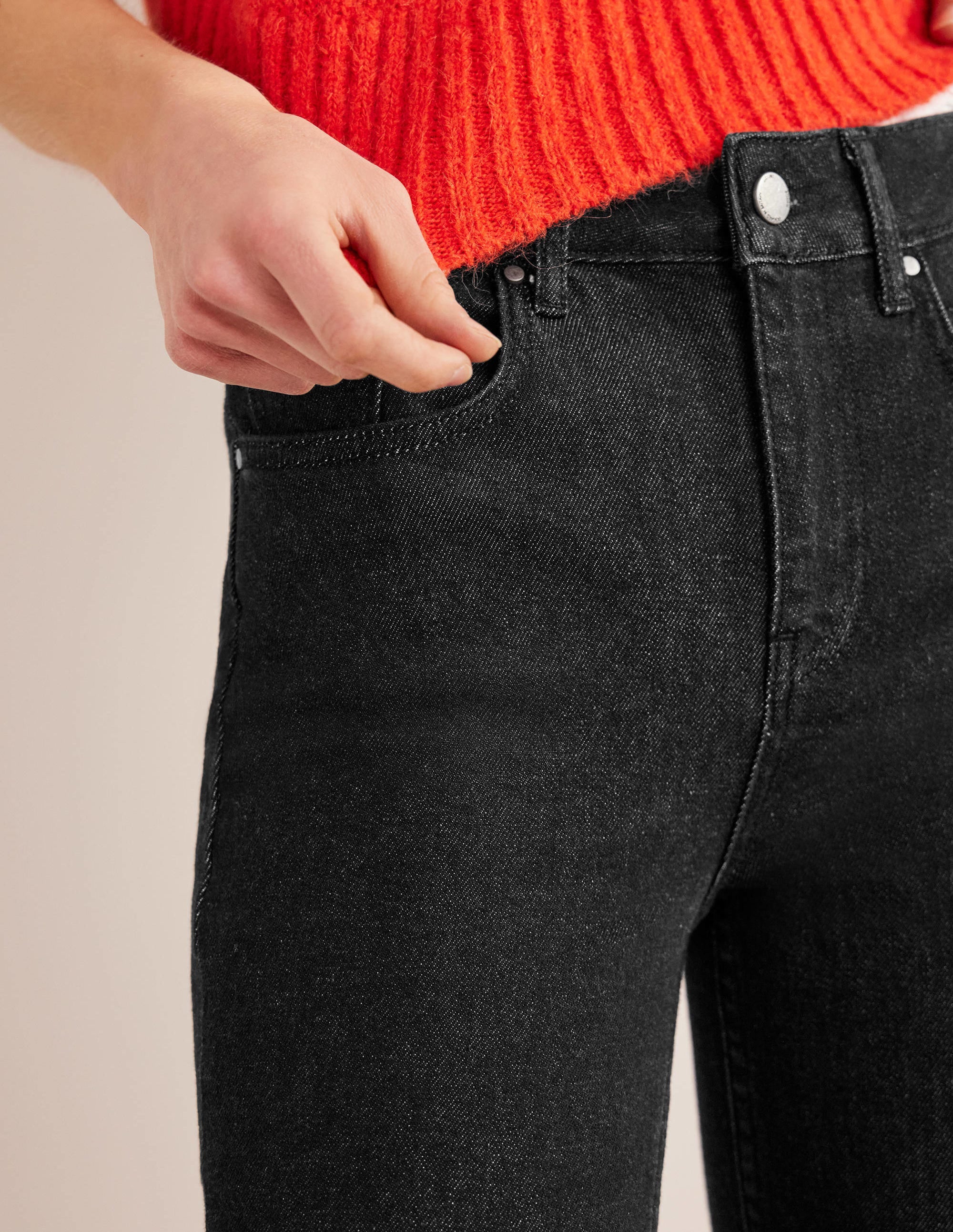 Fitted Cropped Flare Jeans-Black - Image 5