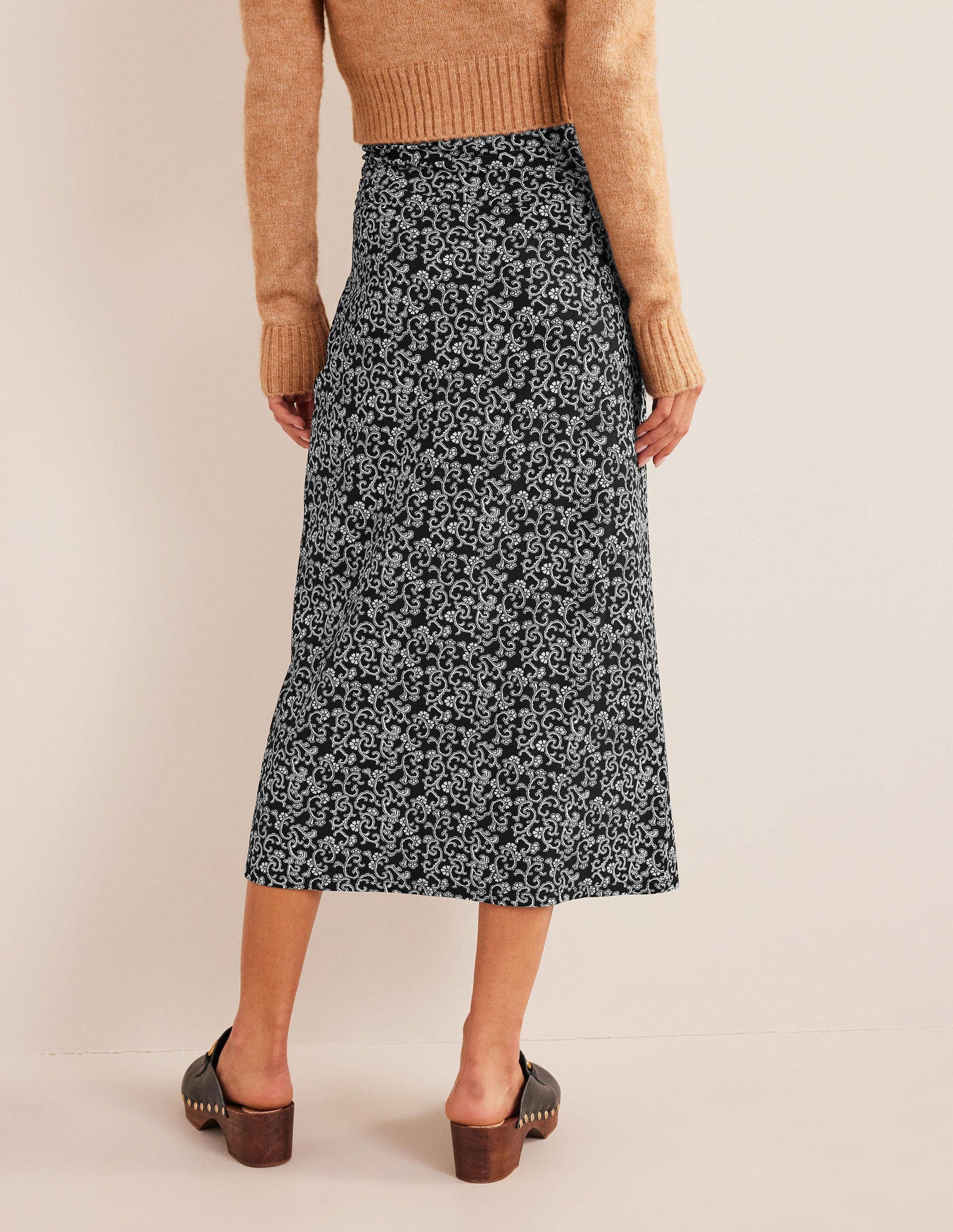 Side Split Jersey Midi Skirt-Black, Abstract Vine-3