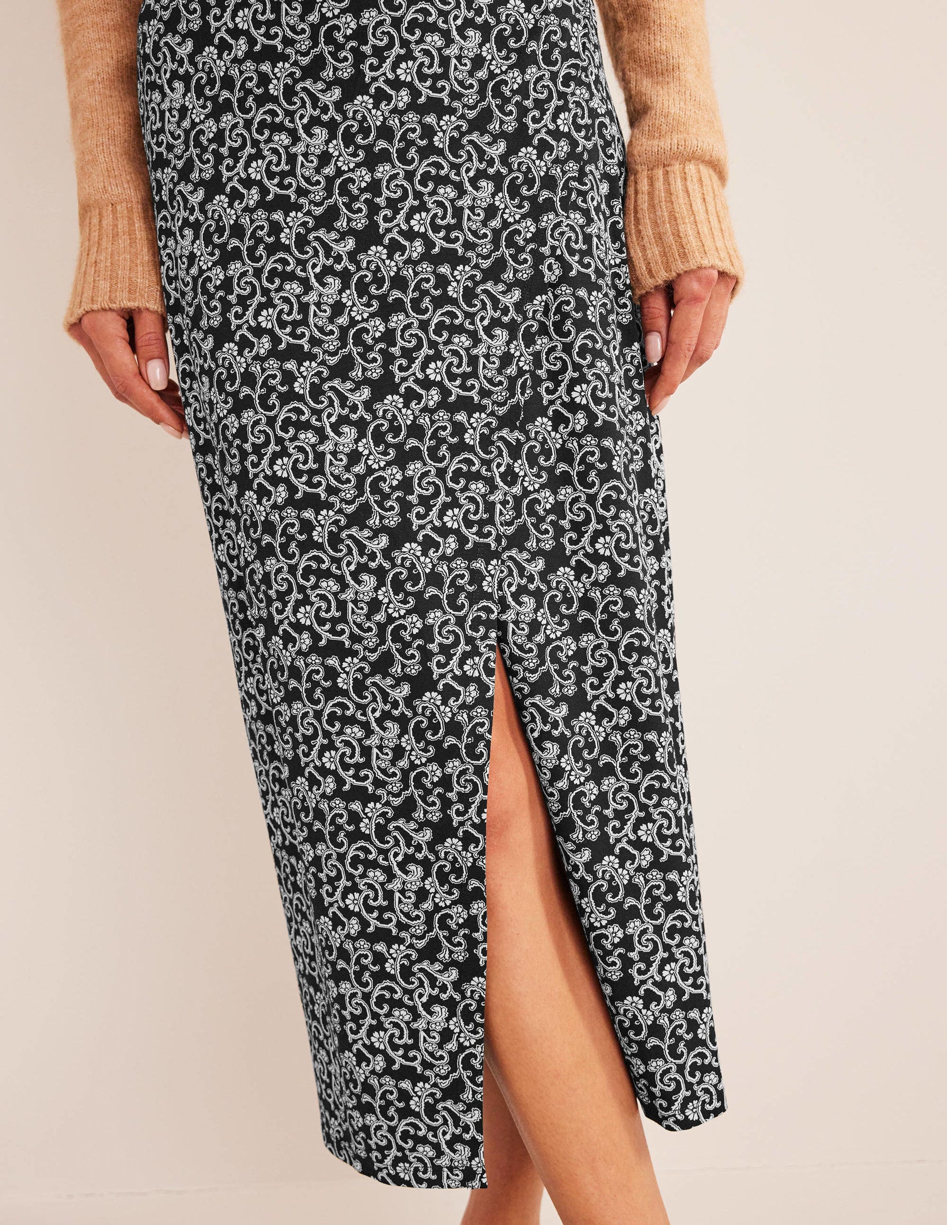 Side Split Jersey Midi Skirt-Black, Abstract Vine-5
