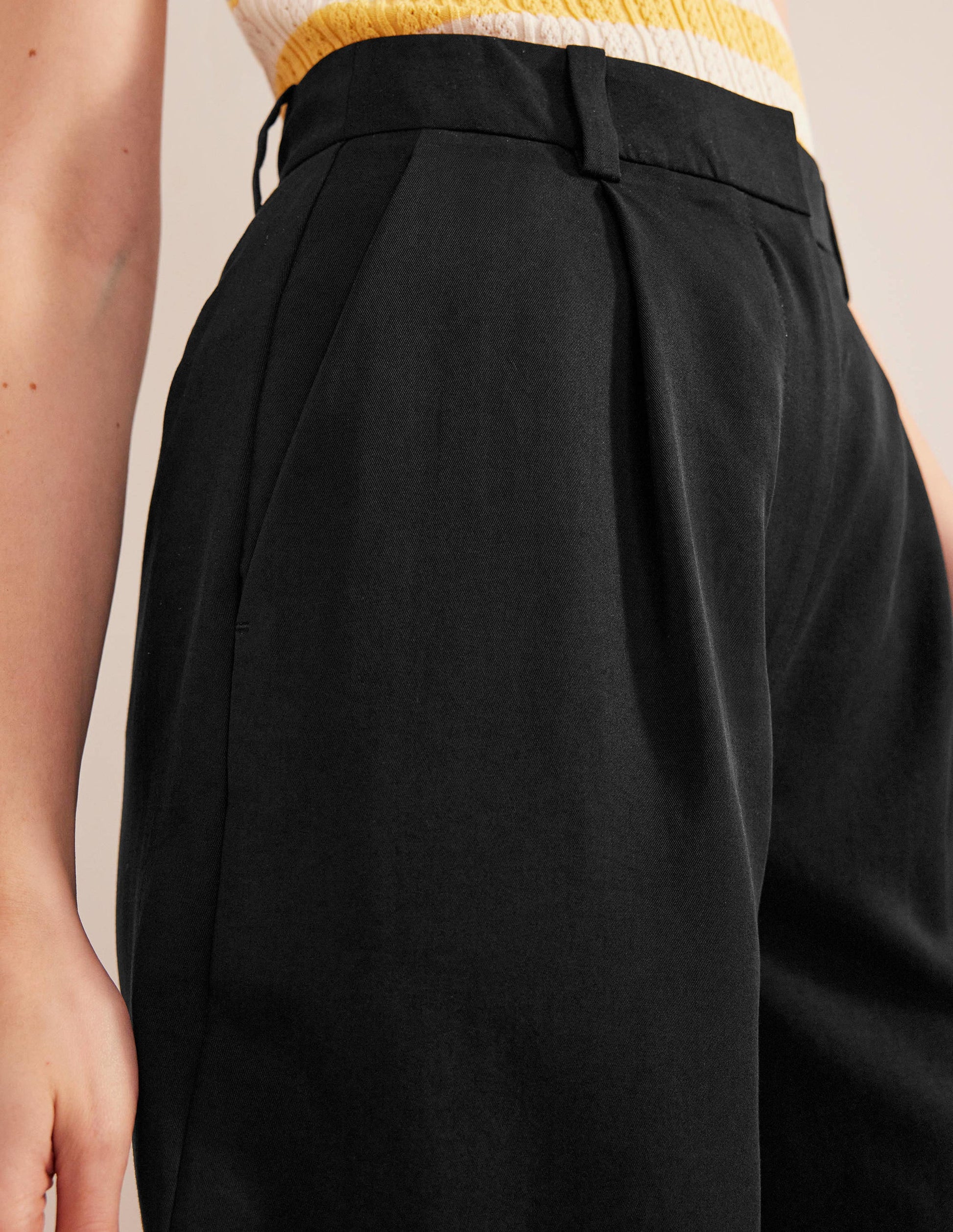 Tencel Relaxed Shorts-Black-2