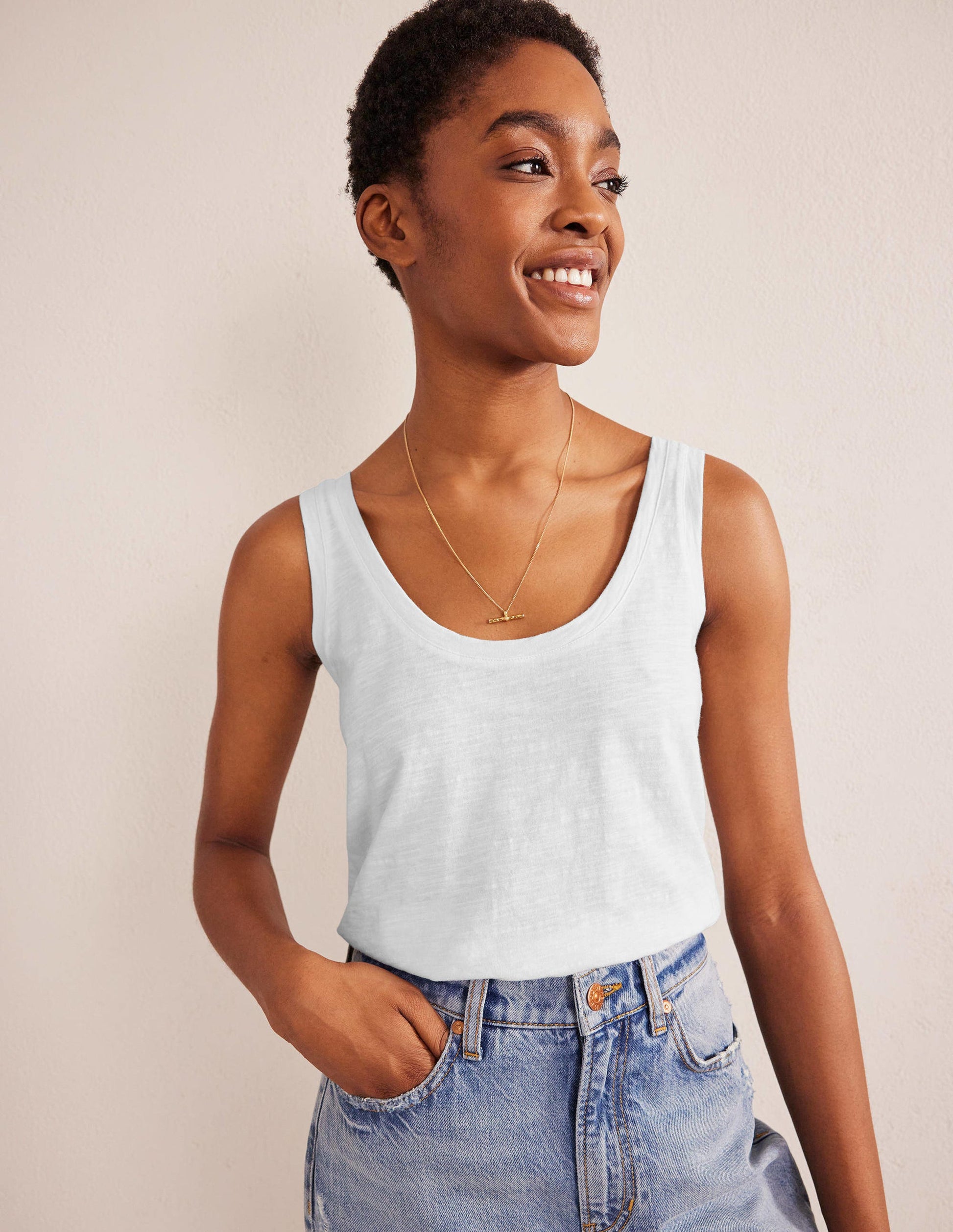 Relaxed Scoop Neck Vest-White-4