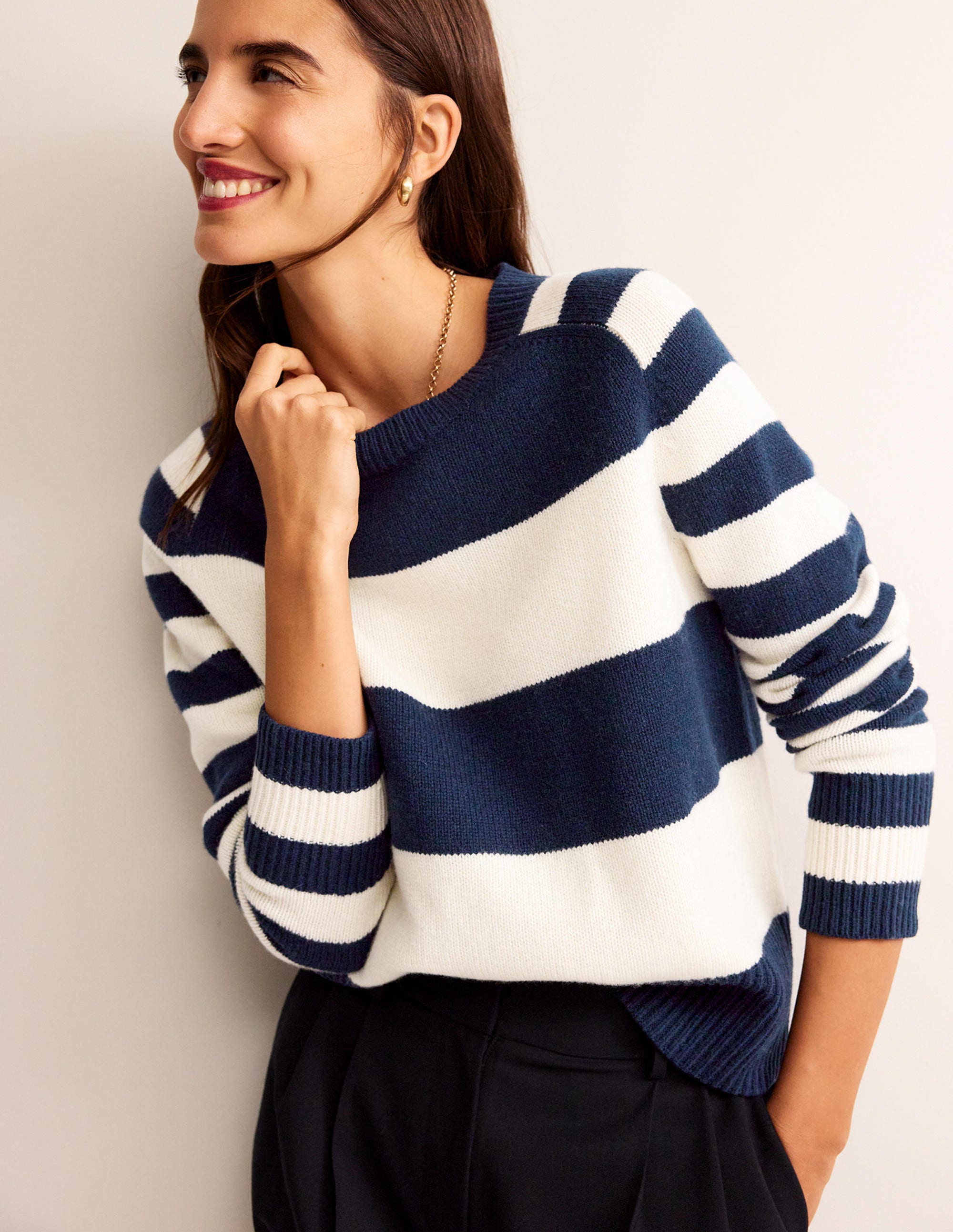 Olivia Merino Jumper-Navy and Ivory - Image 4