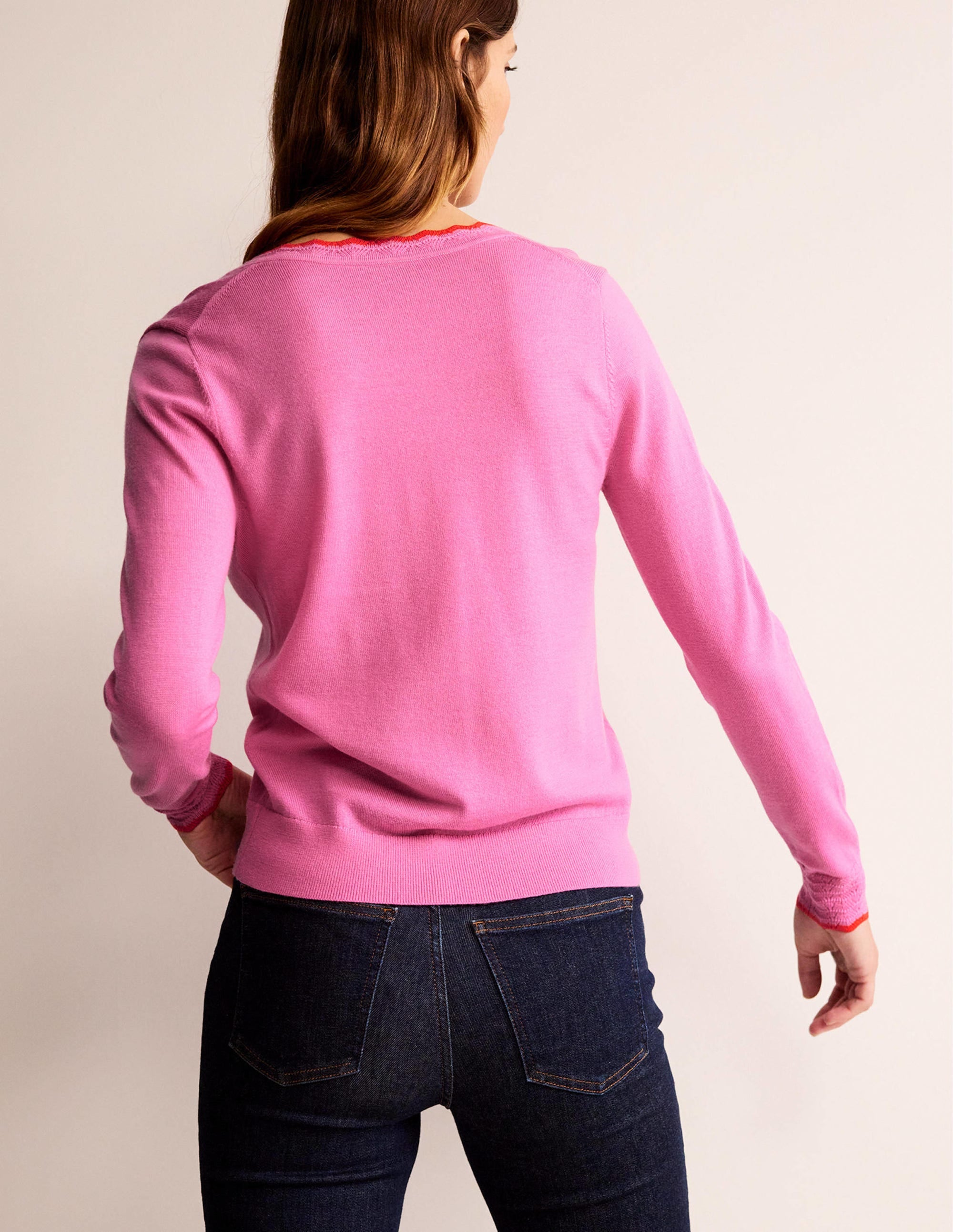 Merino Scallop V-Neck Jumper-Mid Pink - Image 3