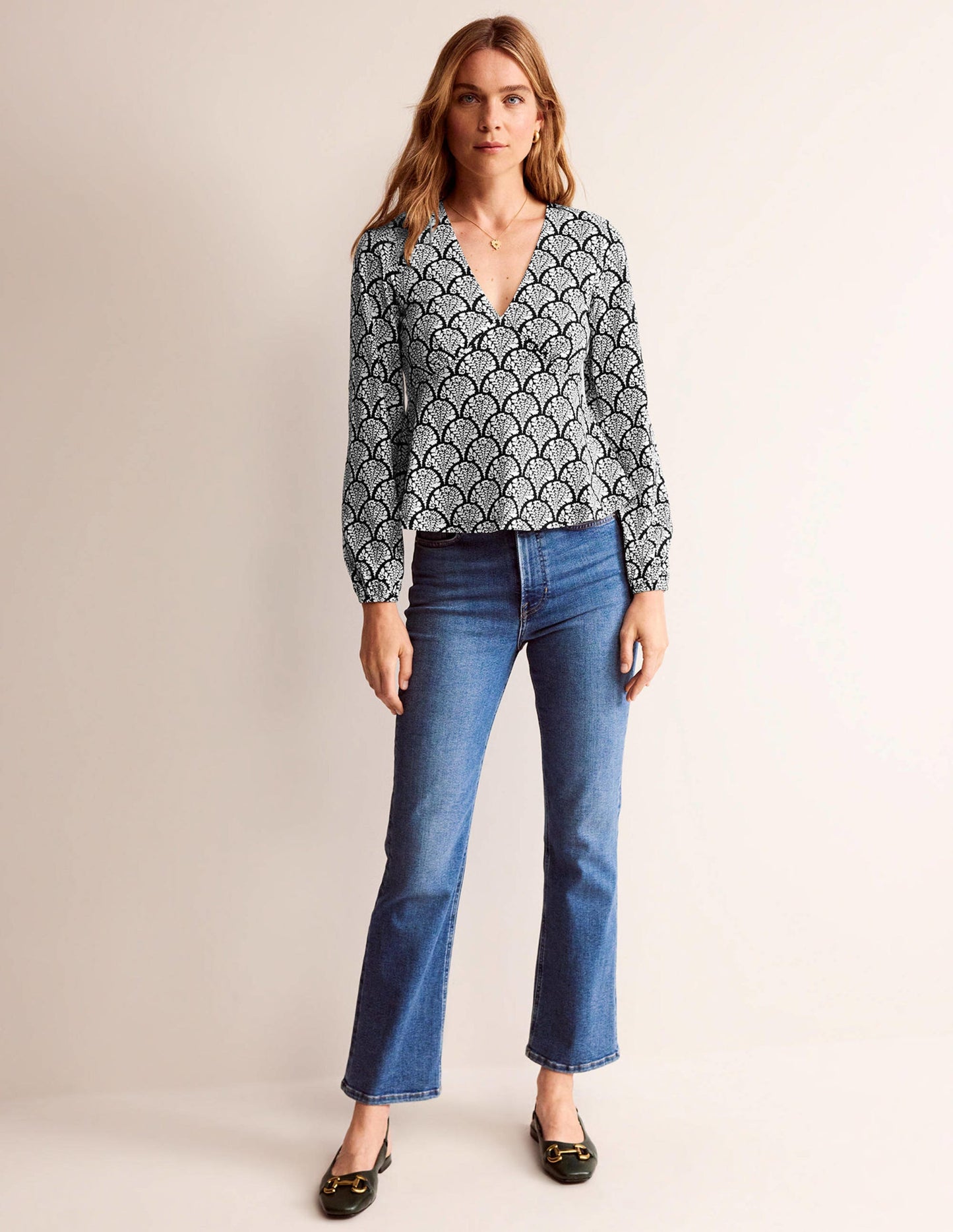 V-Neck Peplum Top-Black, Blossomy