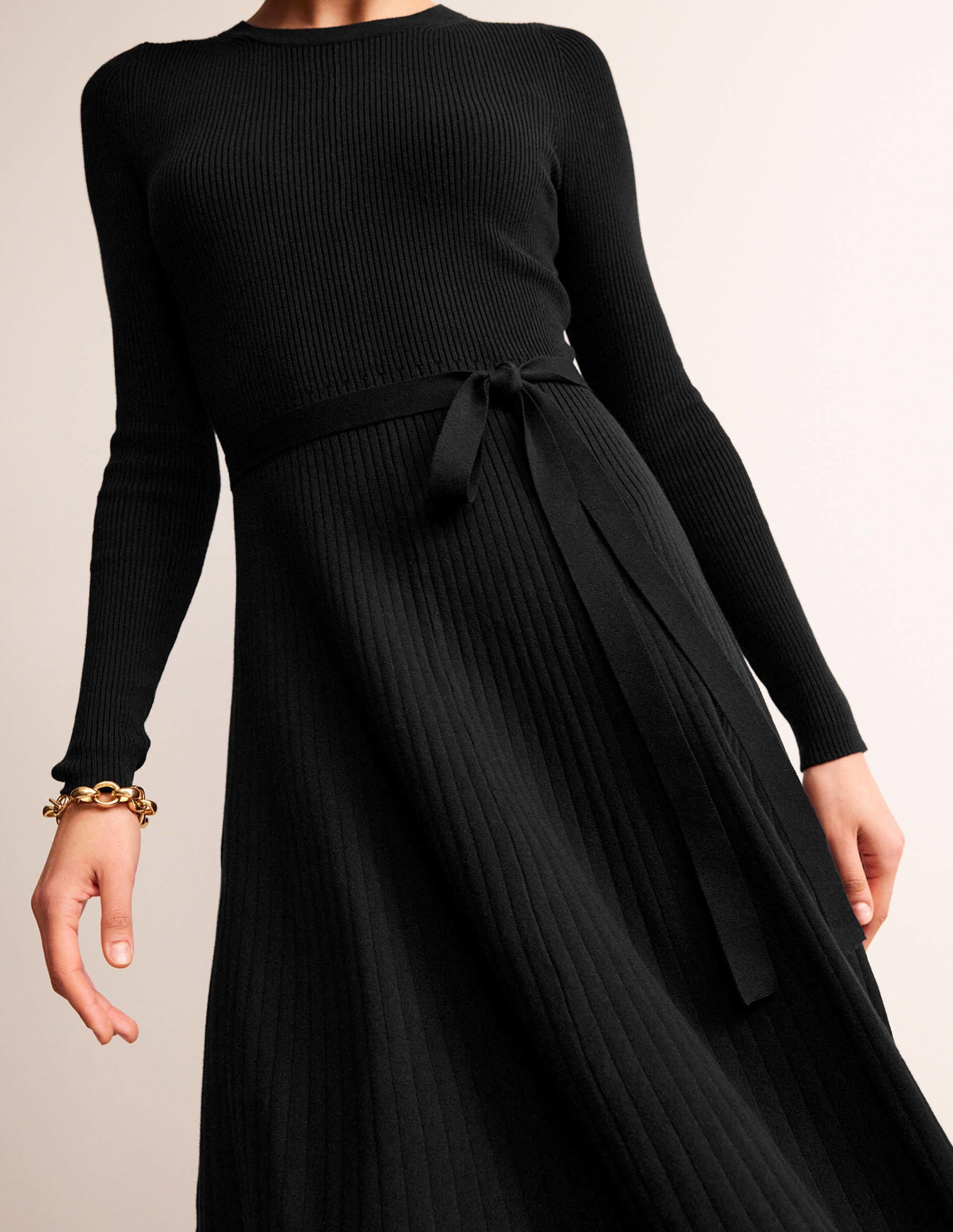 Lola Knitted Midi Dress-Black - Image 3