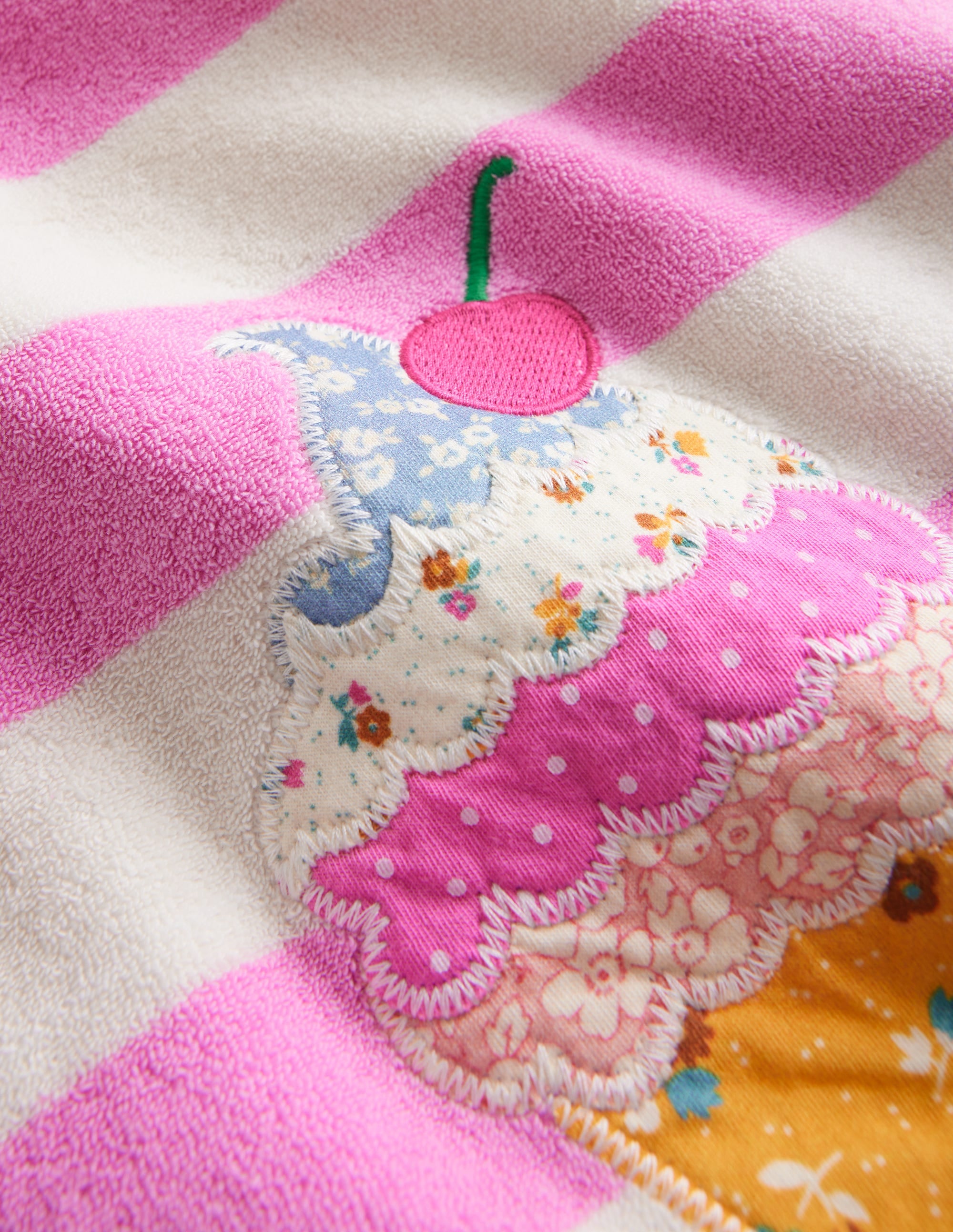 Appliqué Towelling Throw-On-Pink/Vanilla Pod Ice Creams - Image 3