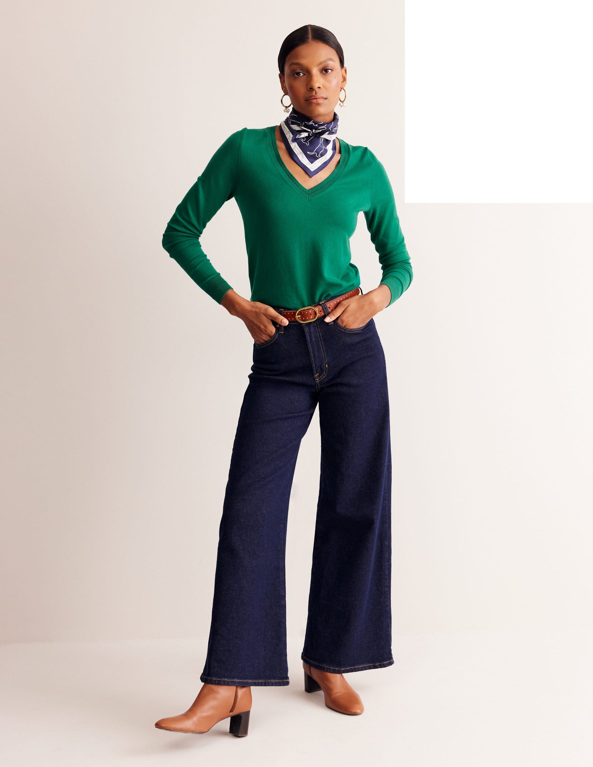 Catriona Cotton V-Neck Jumper-Malachite Green-4