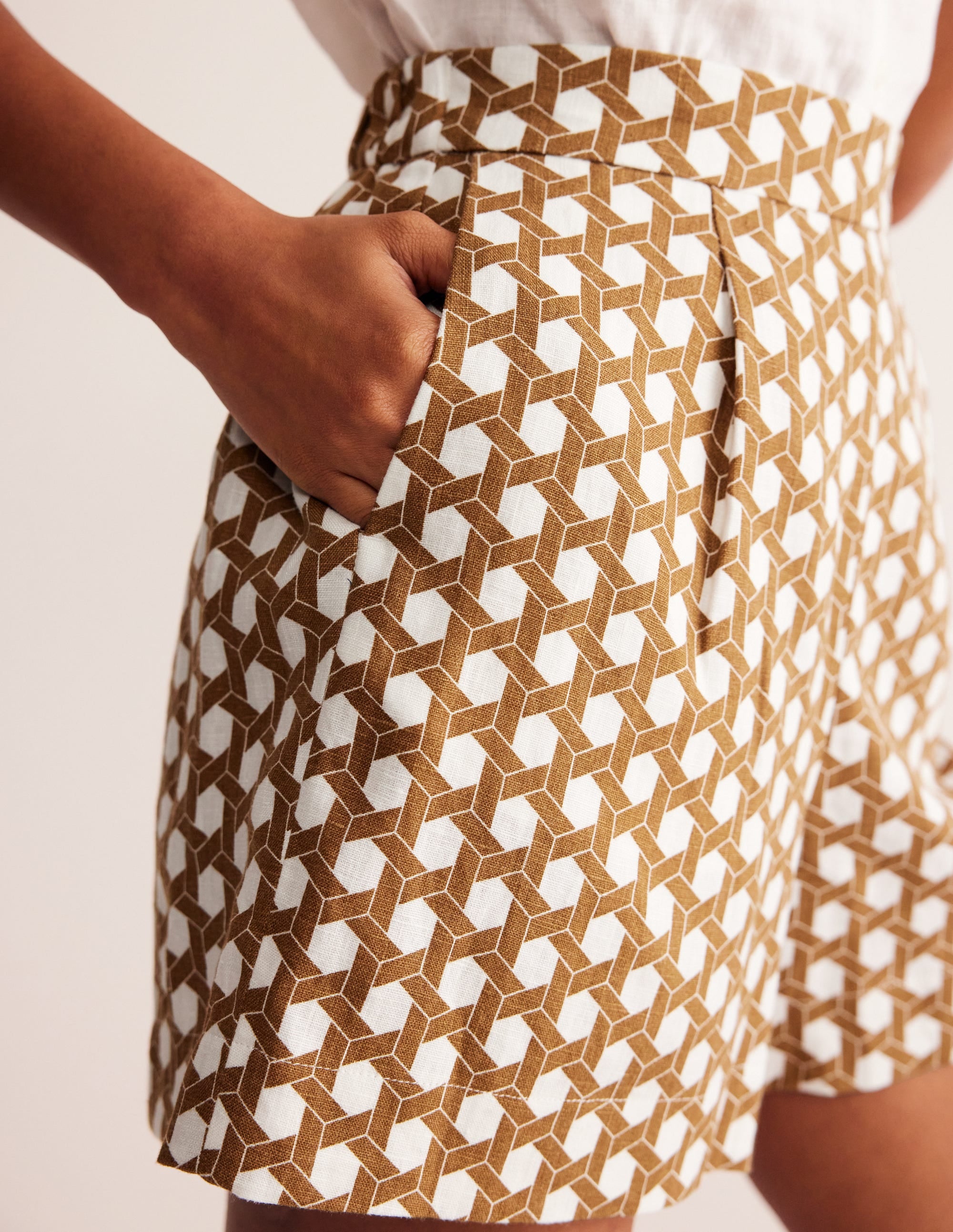 Hampstead Linen Shorts-Rubber, Honeycomb Geo - Image 2