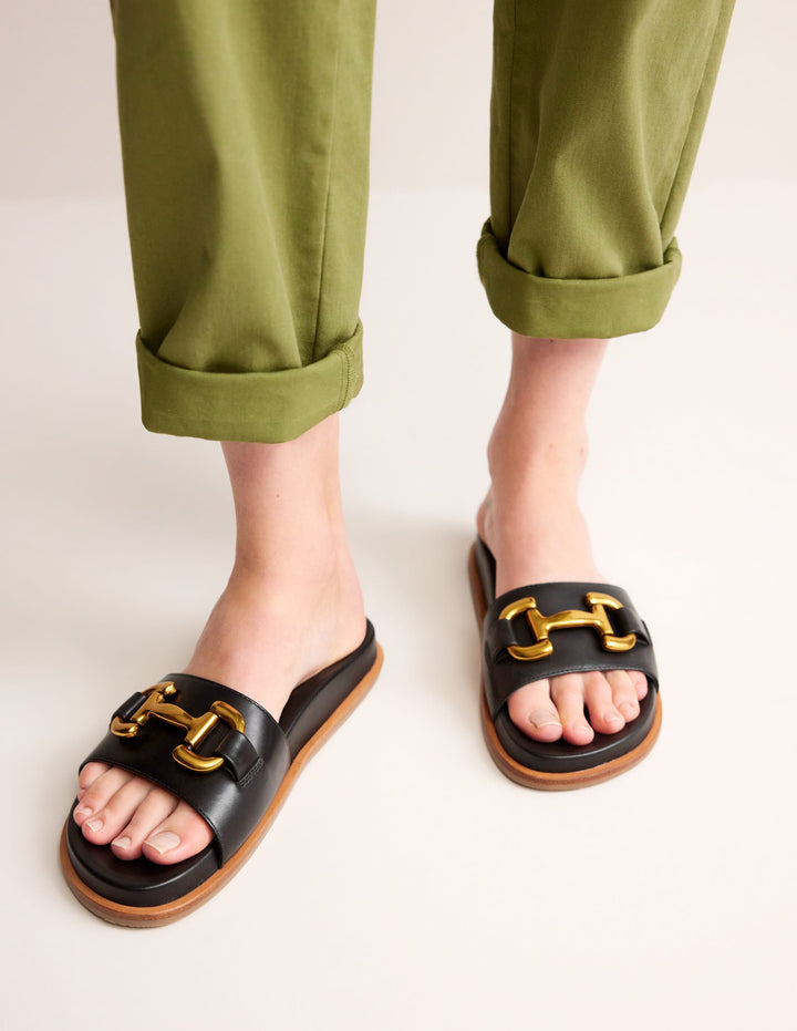 Iris Snaffle Slider Sandals-Black