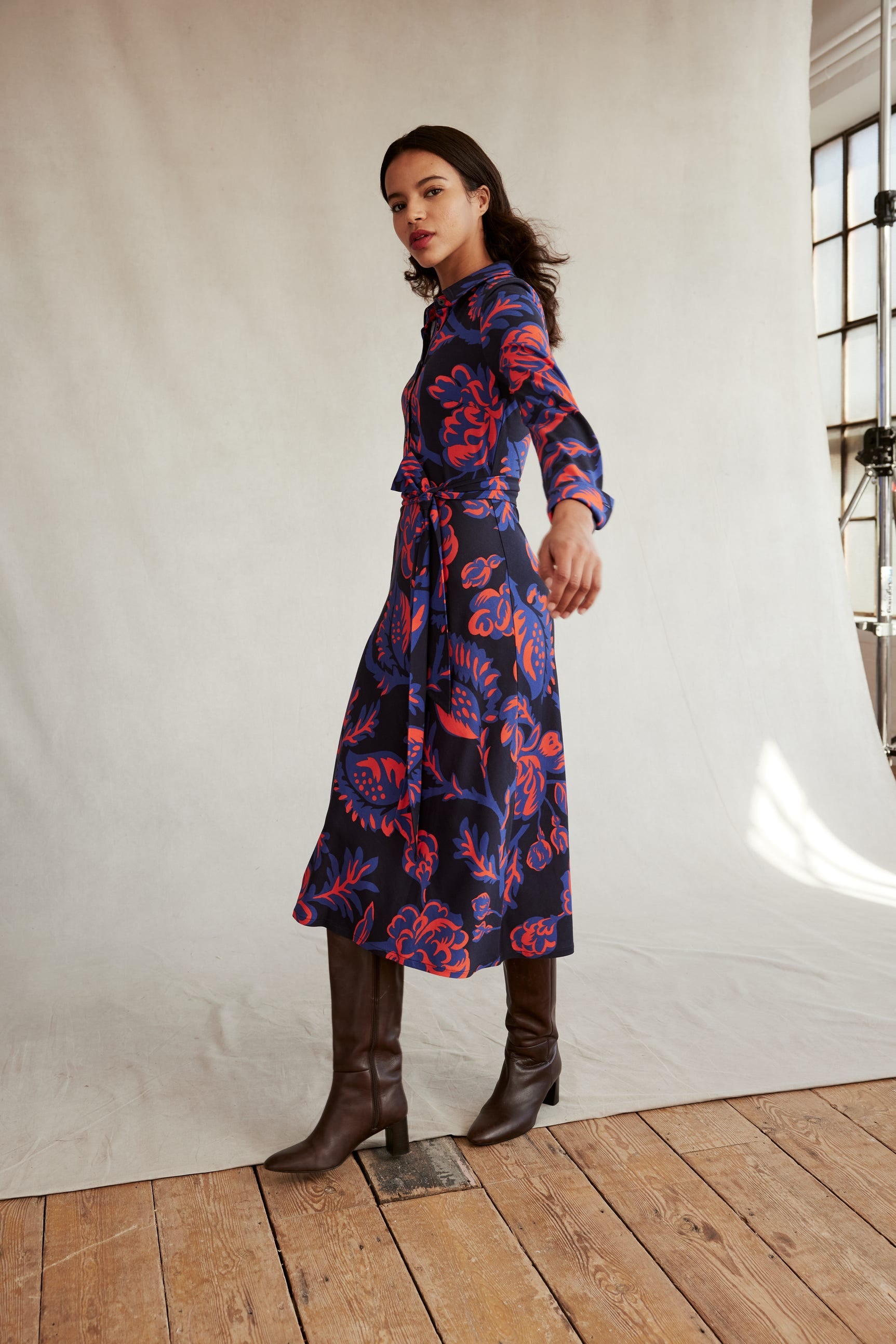 Laura Jersey Midi Shress-French Navy, Rose Blush - Image 5