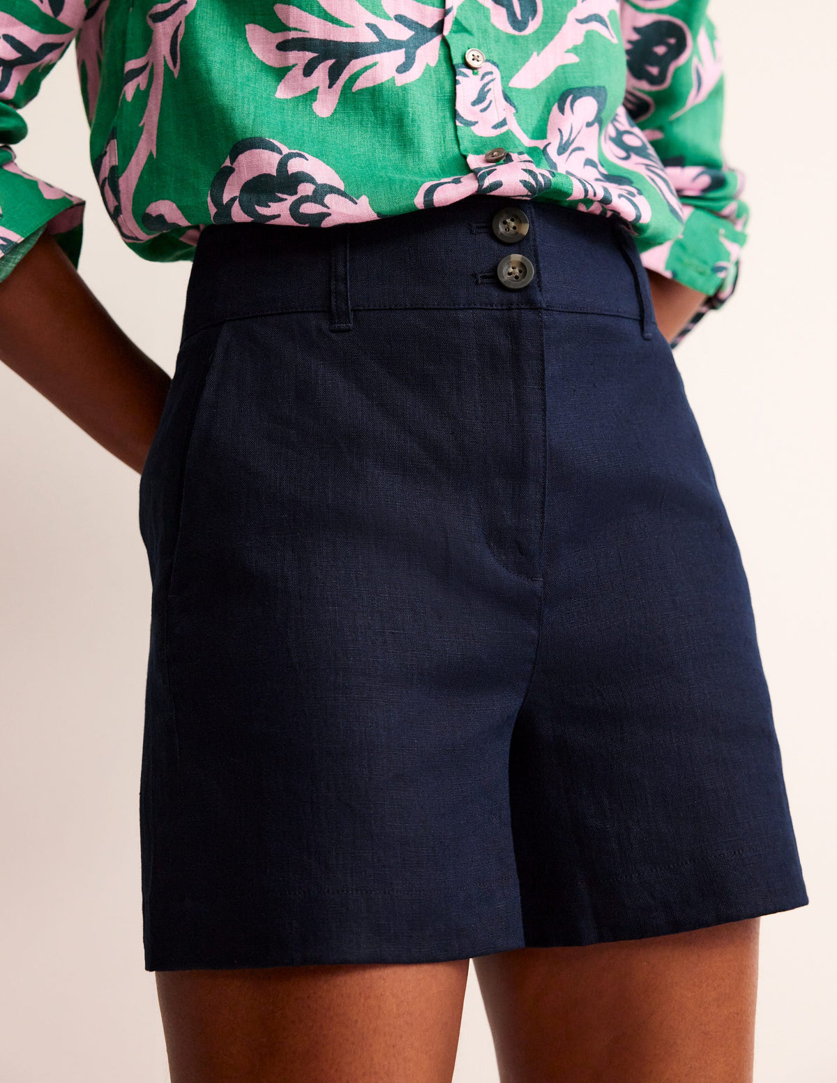 Westbourne Linen Shorts-Navy - Image 4