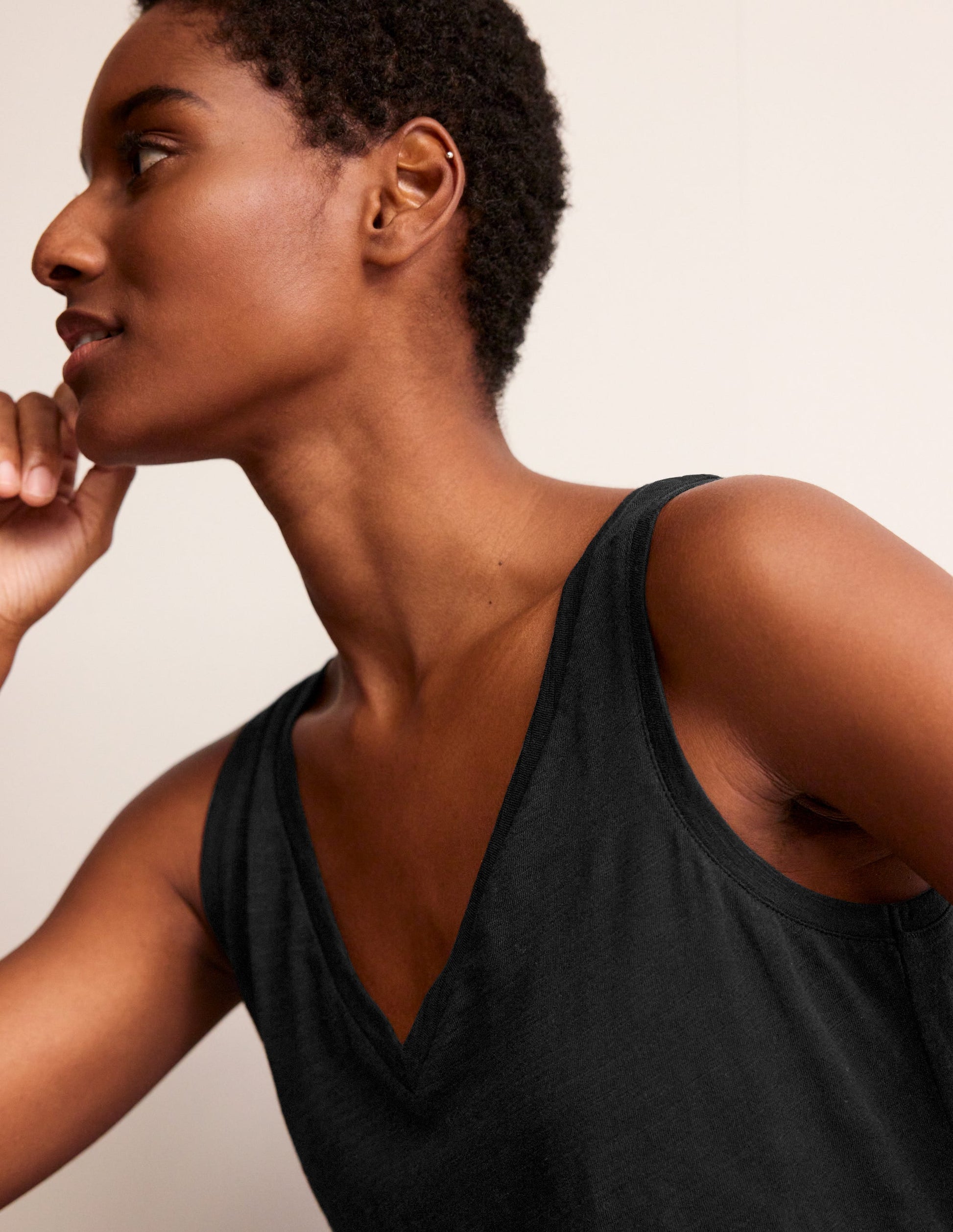 Regular V-Neck Slub Vest-Black-3