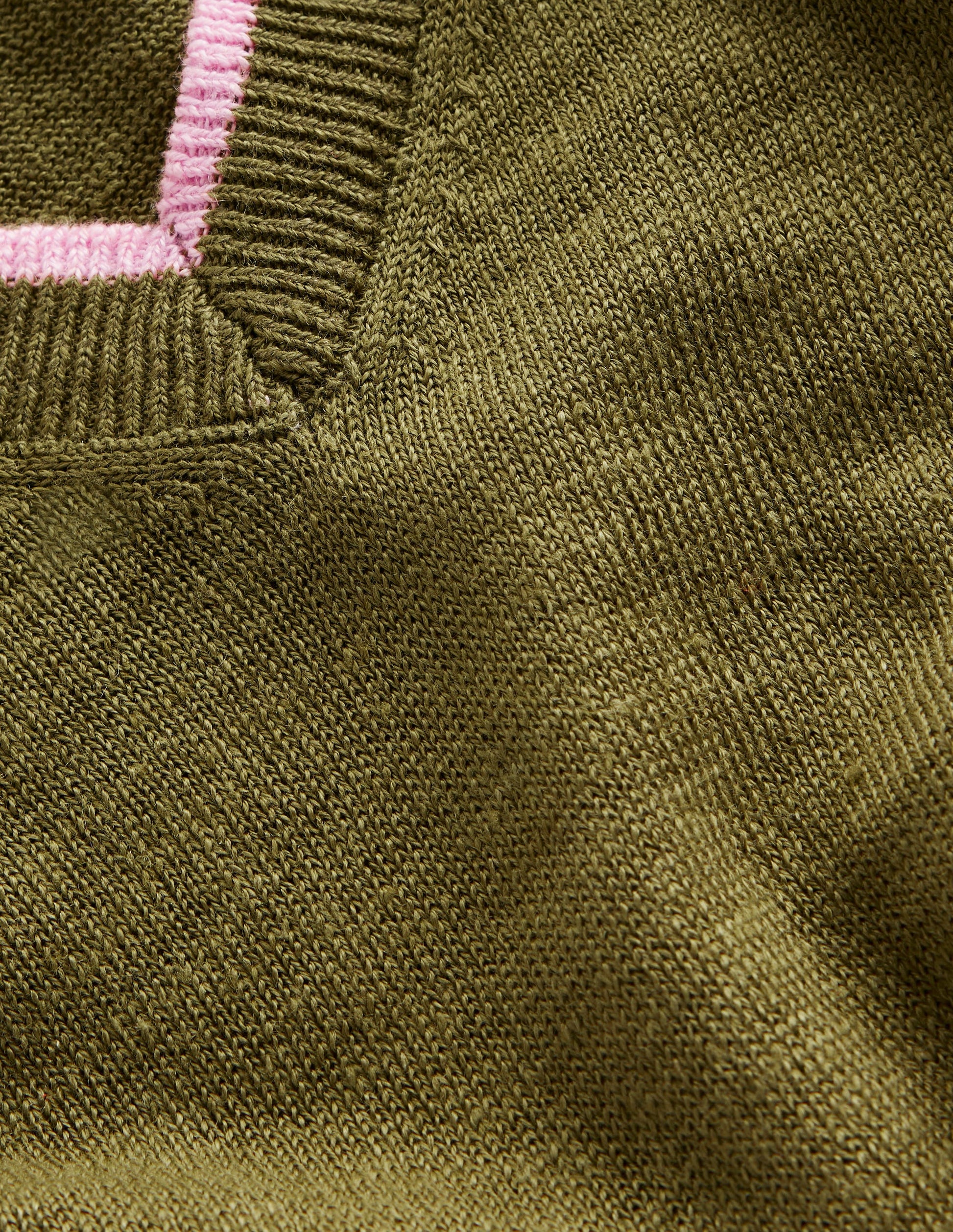 Maggie V-Neck Linen T-Shirt-Mayfly Green-6