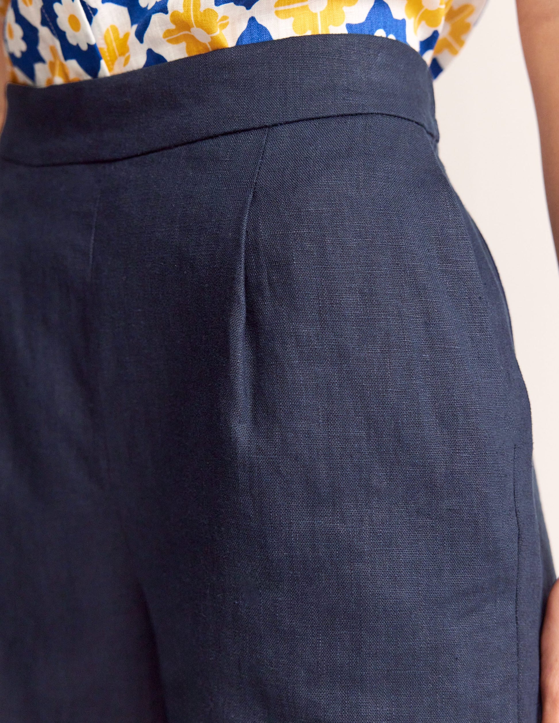 Hampstead Linen Shorts-Navy-2