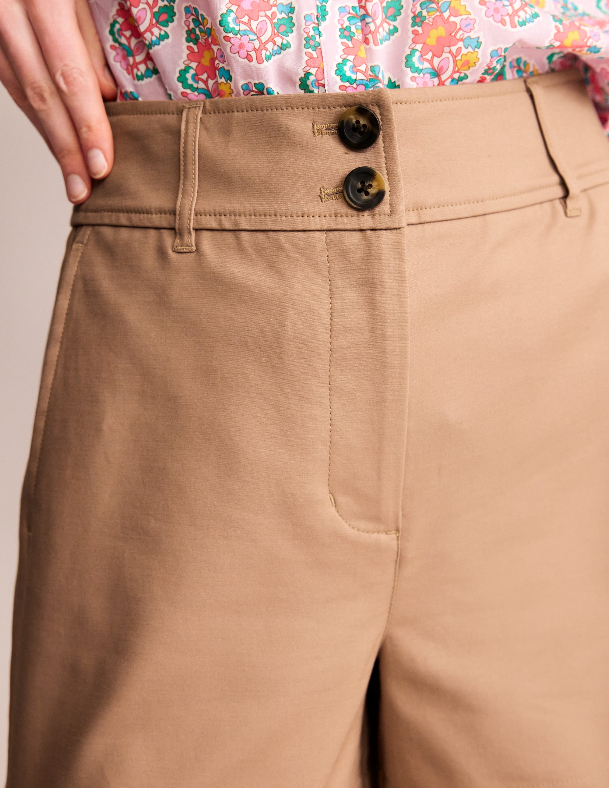Westbourne Sateen Shorts-Neutral - Image 2