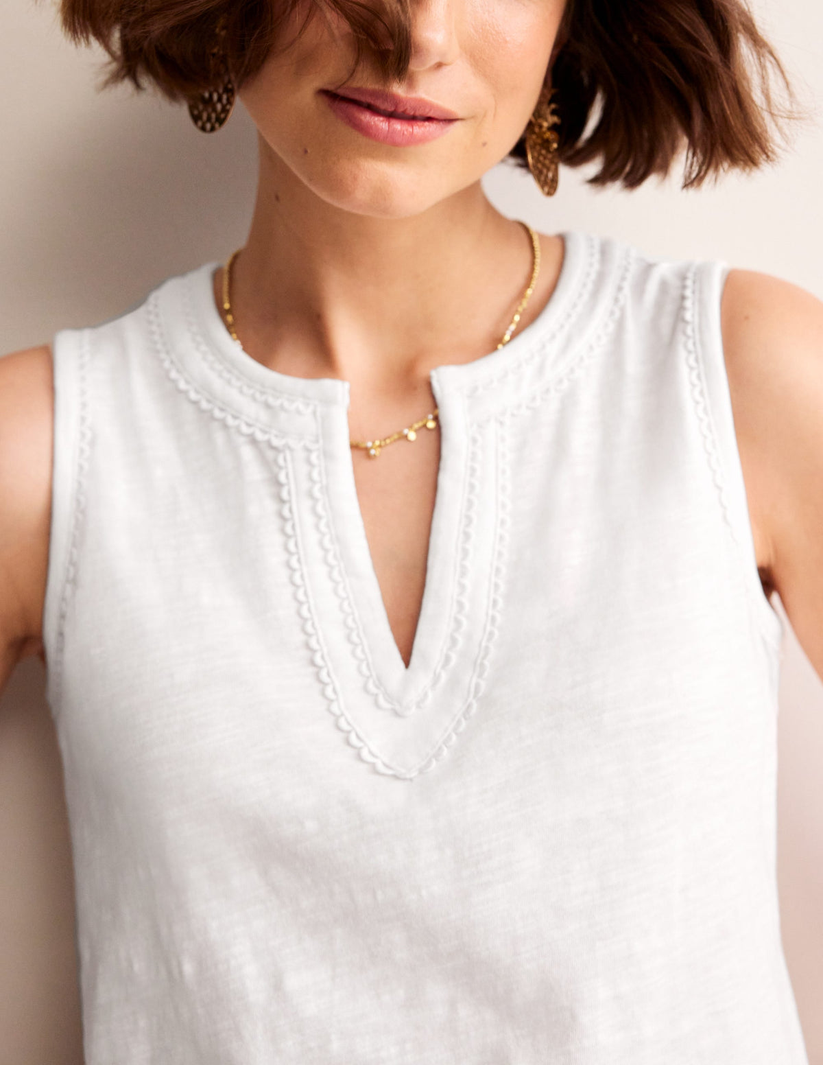Trim Detail Vest-White - Image 2