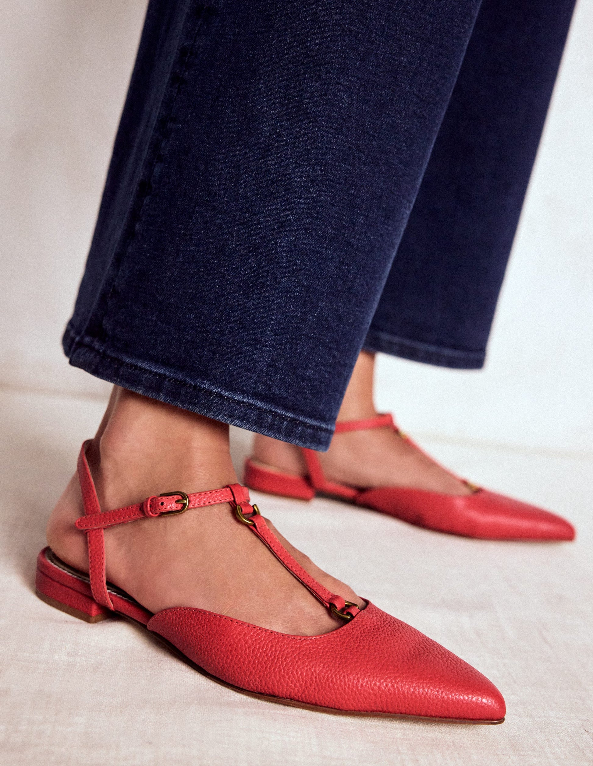 T-Bar Point Flats-Post Box Red-2