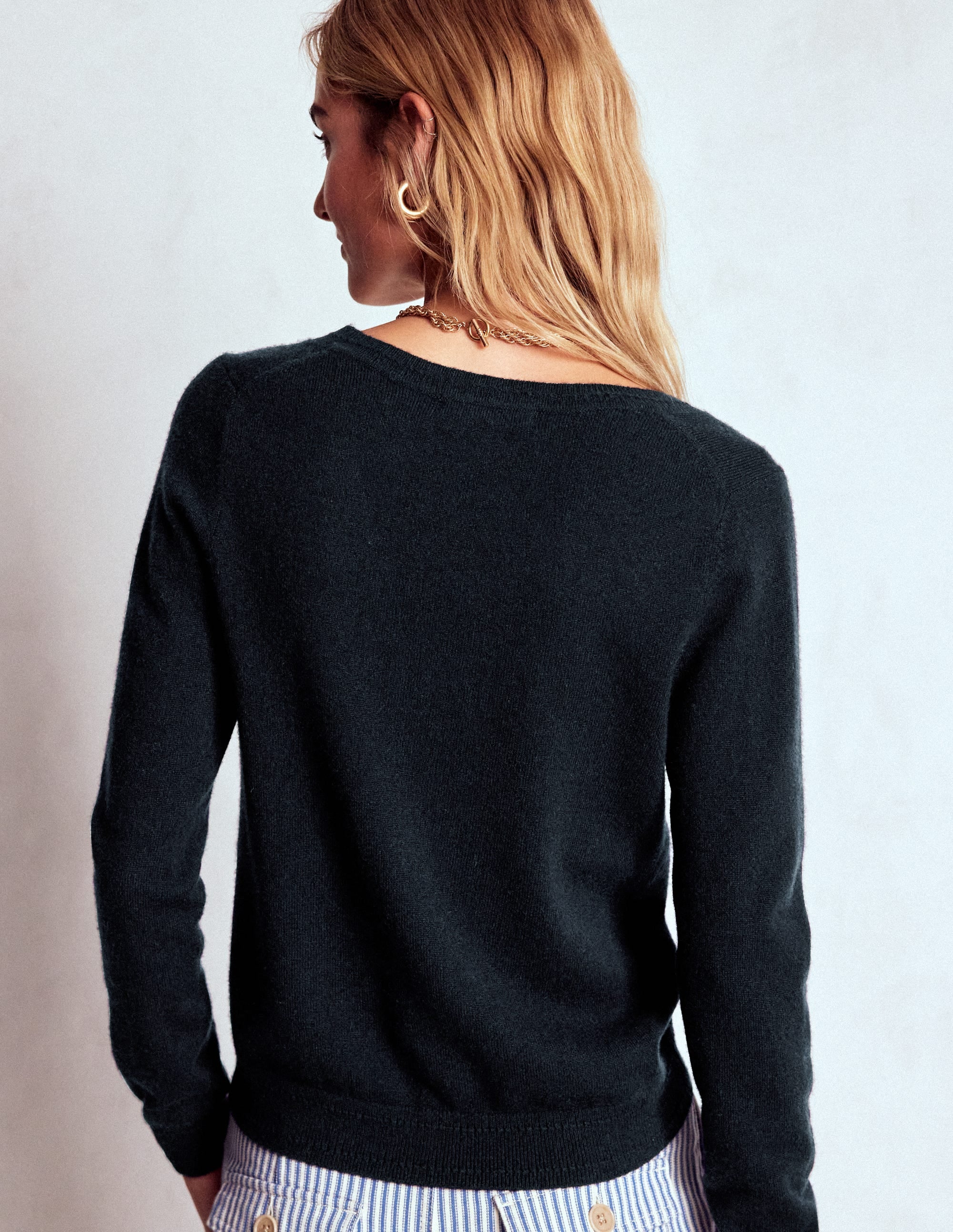 Eva Cashmere V-neck Jumper-Navy - Image 3