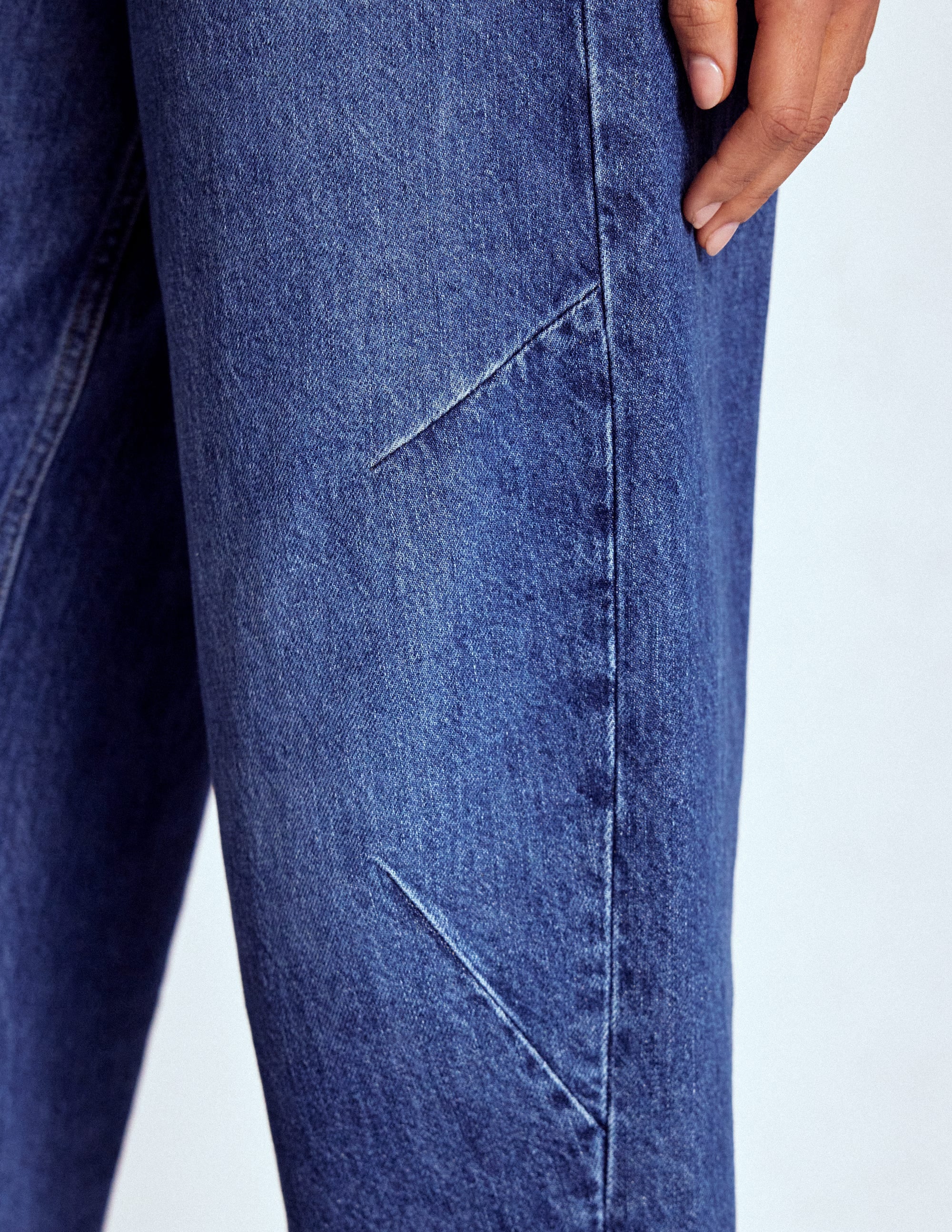 Barrel Leg Jeans-Mid Vintage - Image 4